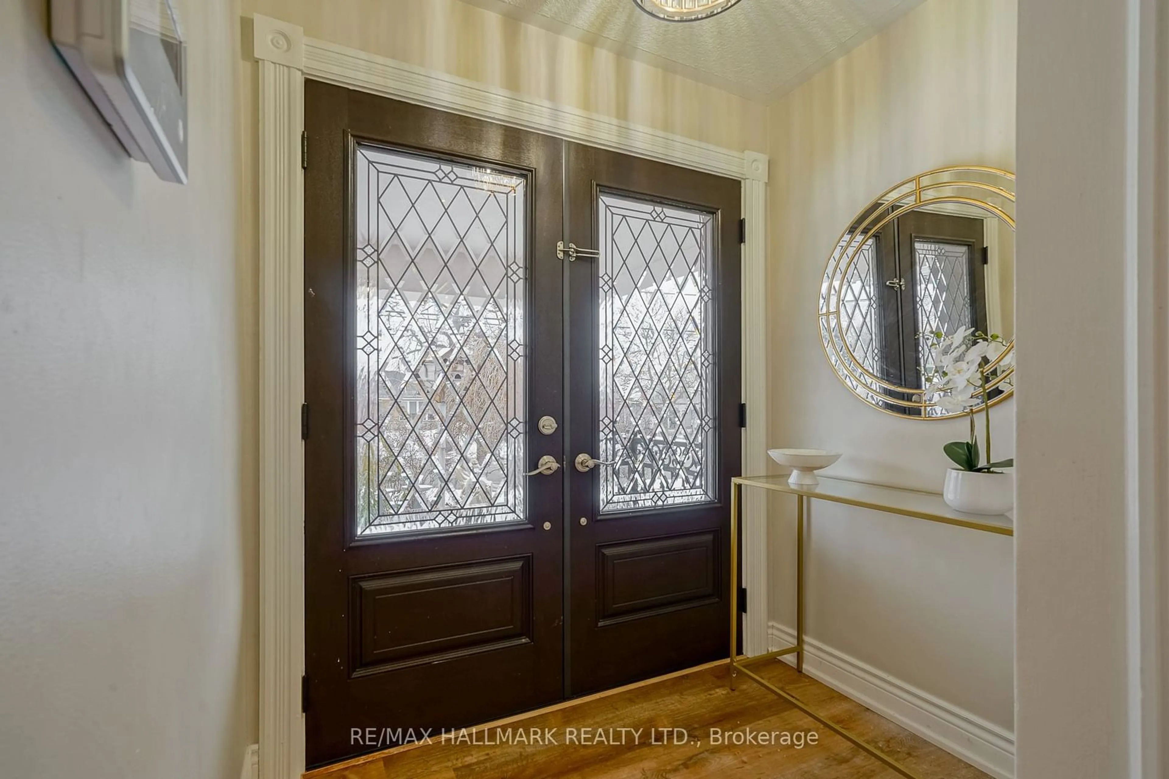 Indoor entryway for 224 Beechgrove Dr, Toronto Ontario M1E 3Z5