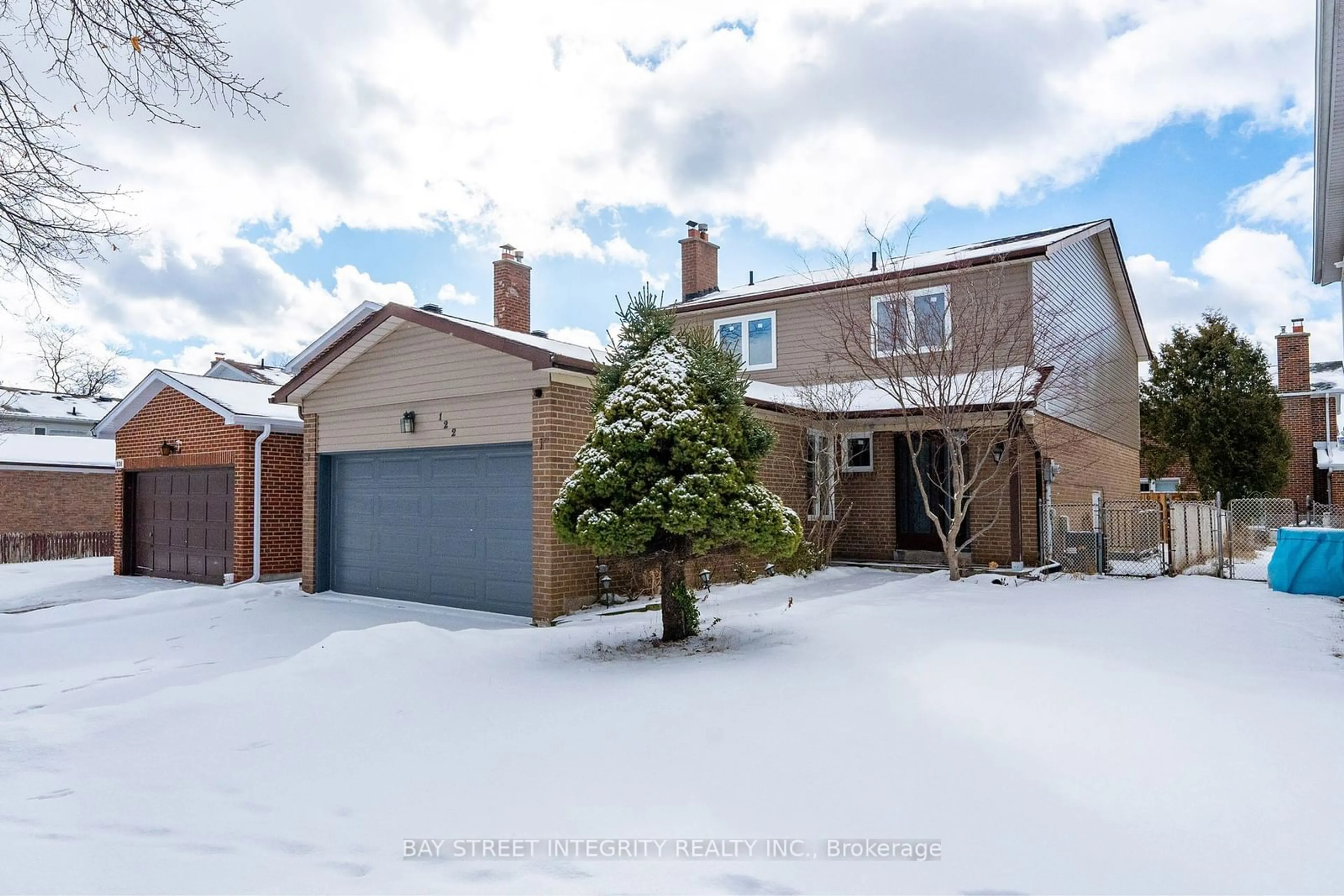 A pic from outside/outdoor area/front of a property/back of a property/a pic from drone, street for 122 Rooksnest Tr, Toronto Ontario M1S 3W3