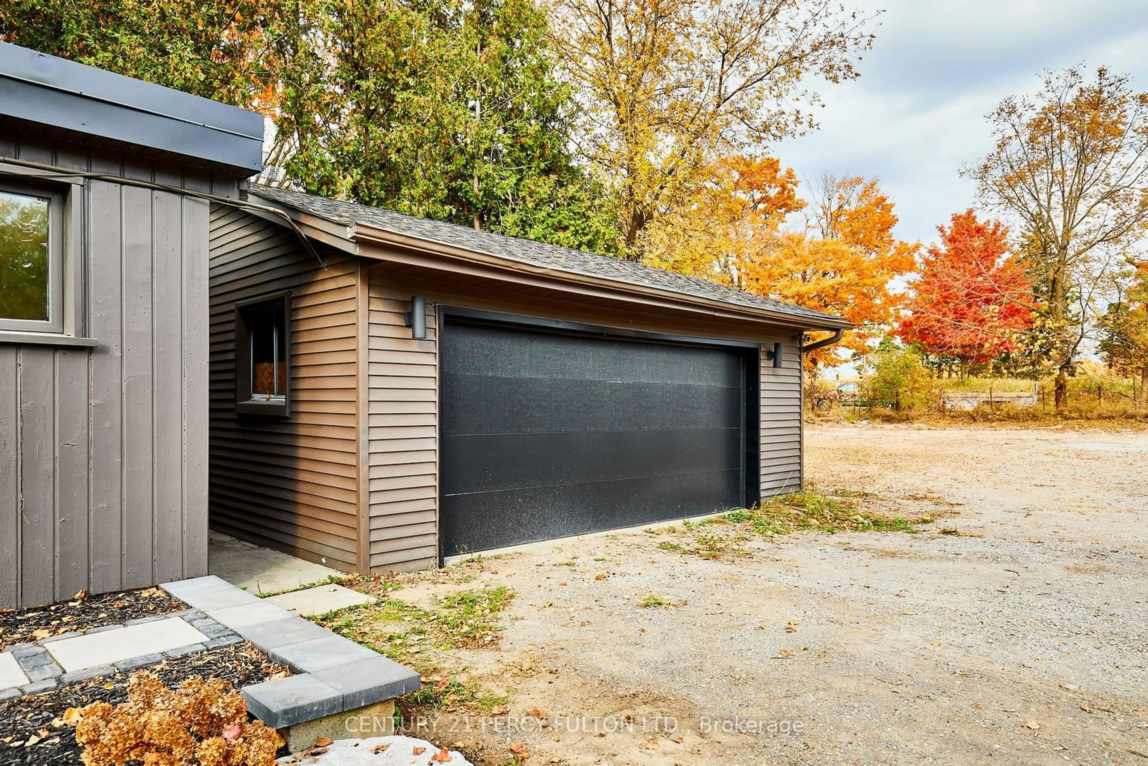 Indoor garage for 9920 Baldwin St, Whitby Ontario L0B 1A0