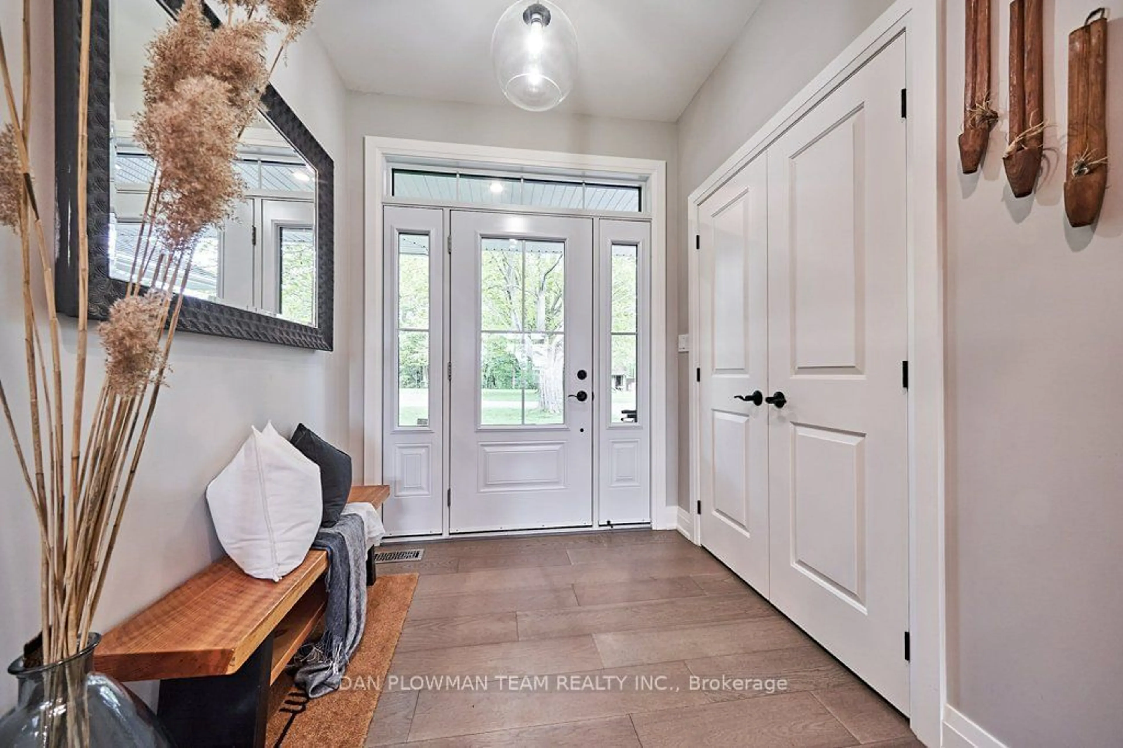 Indoor entryway for 4605 Hancock Rd, Clarington Ontario L0B 1S0