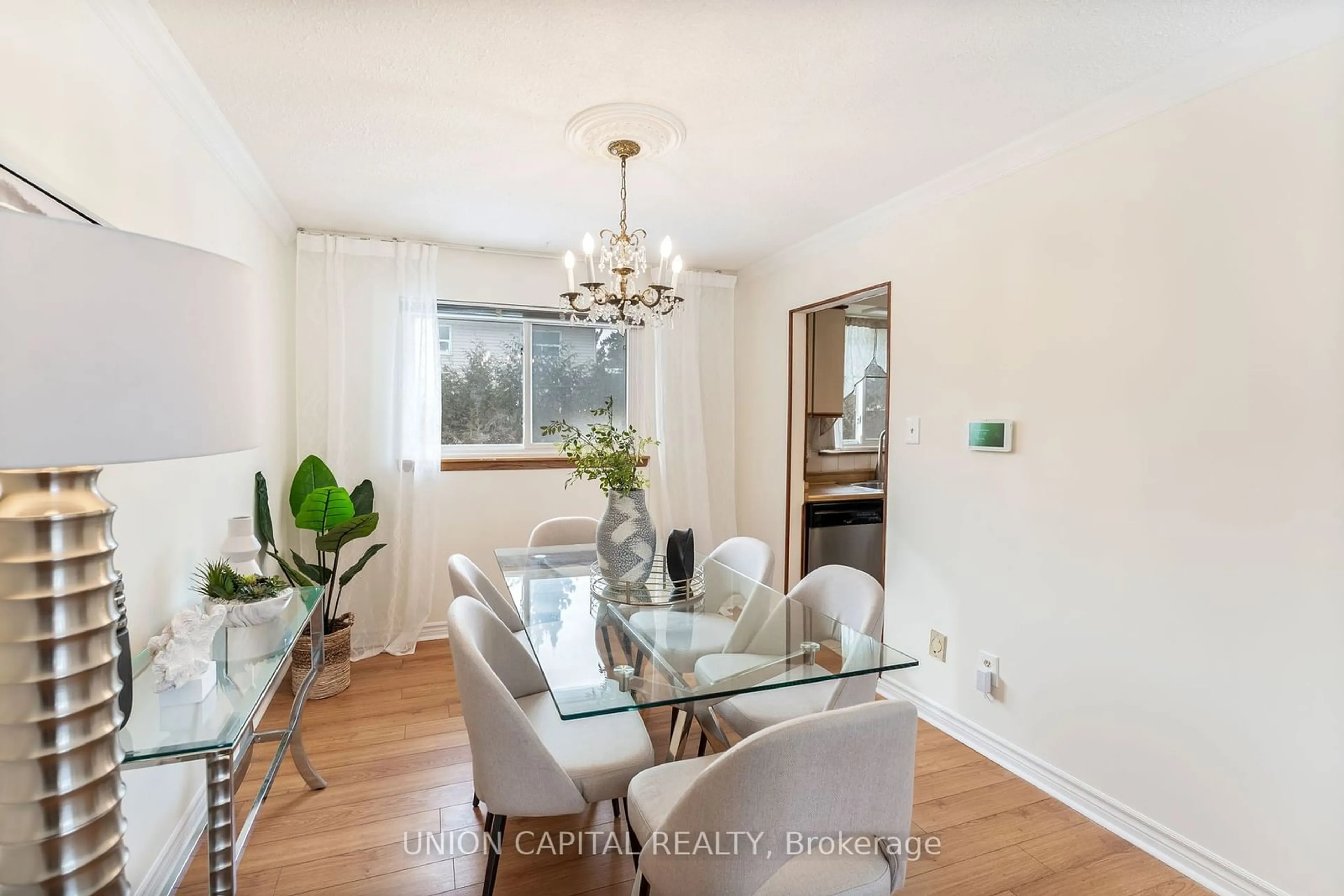 Dining room, wood/laminate floor for 16 Wooster Wood, Toronto Ontario M1E 1Y3