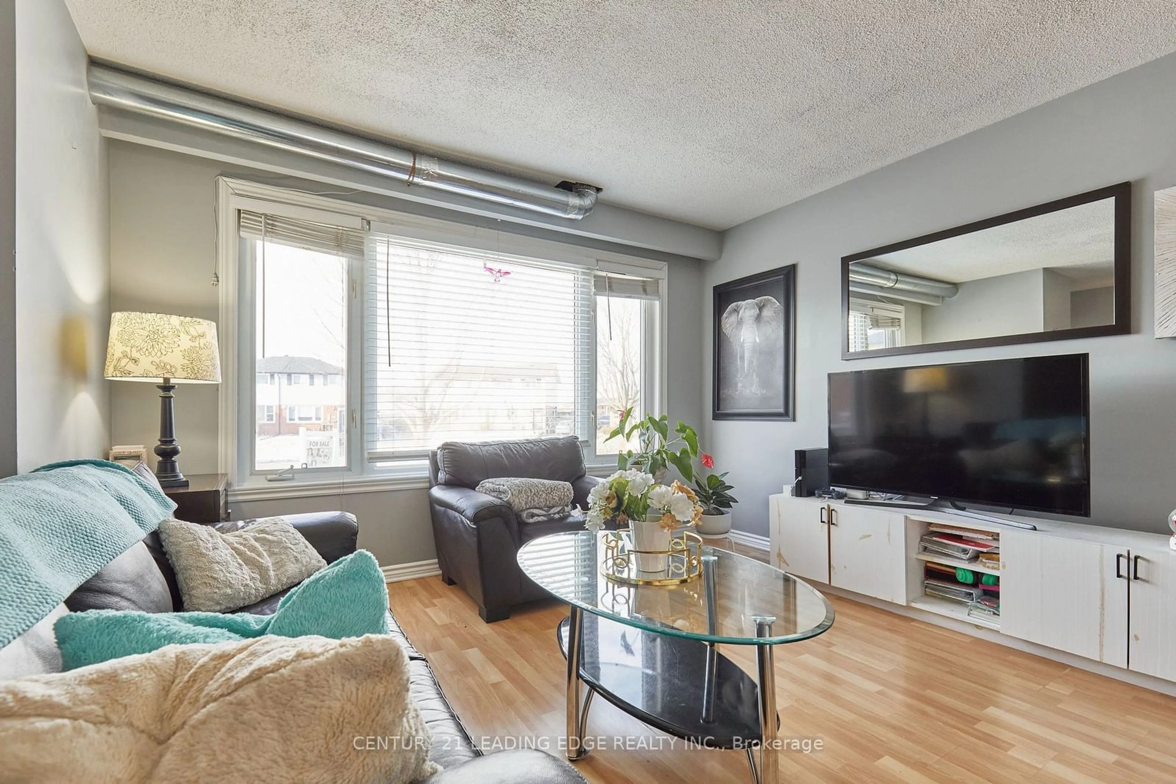 Living room with furniture, unknown for 1313 Lakefield Crt, Oshawa Ontario L1J 3Y5