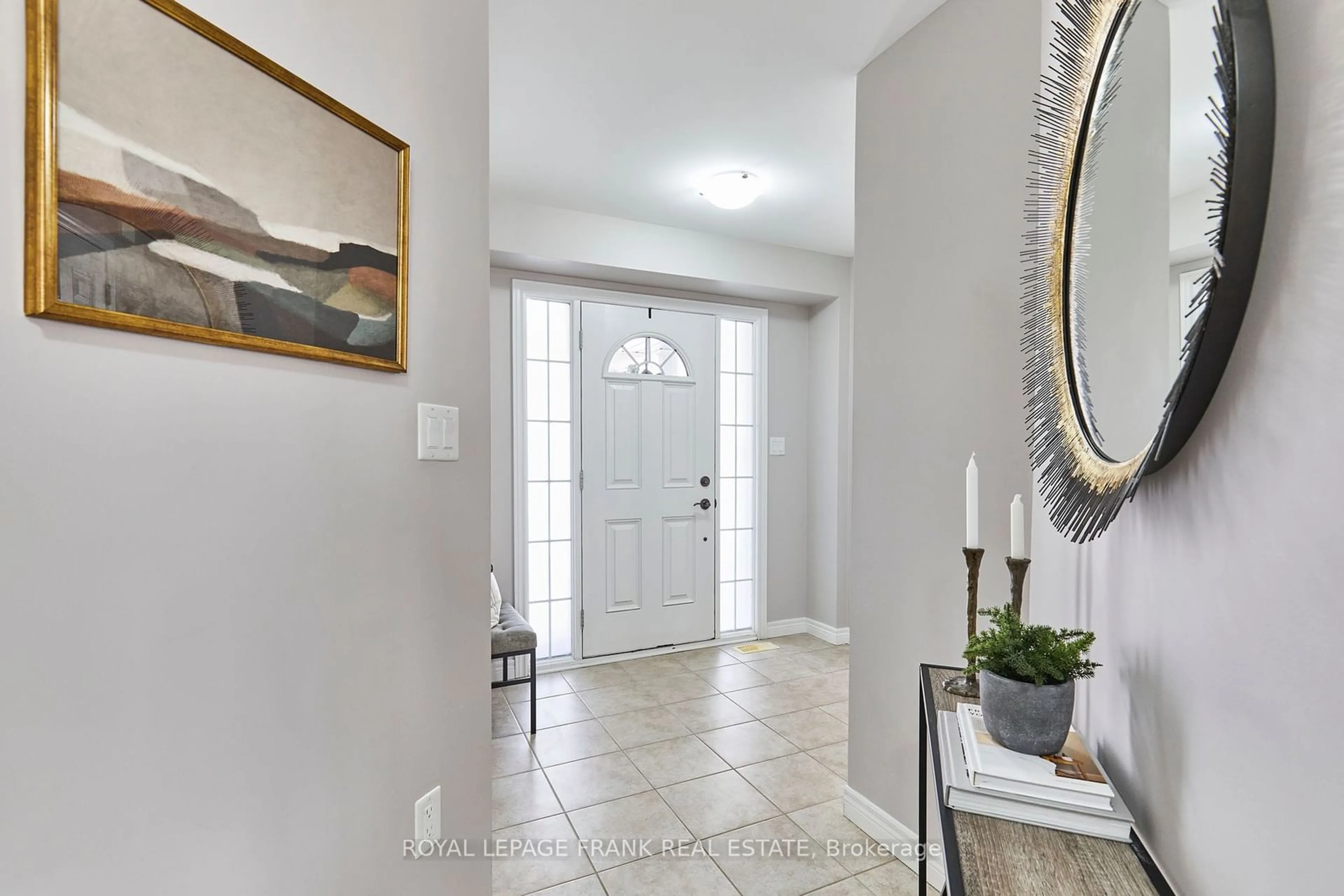 Indoor entryway for 165 Mallory St, Clarington Ontario L1E 0J4