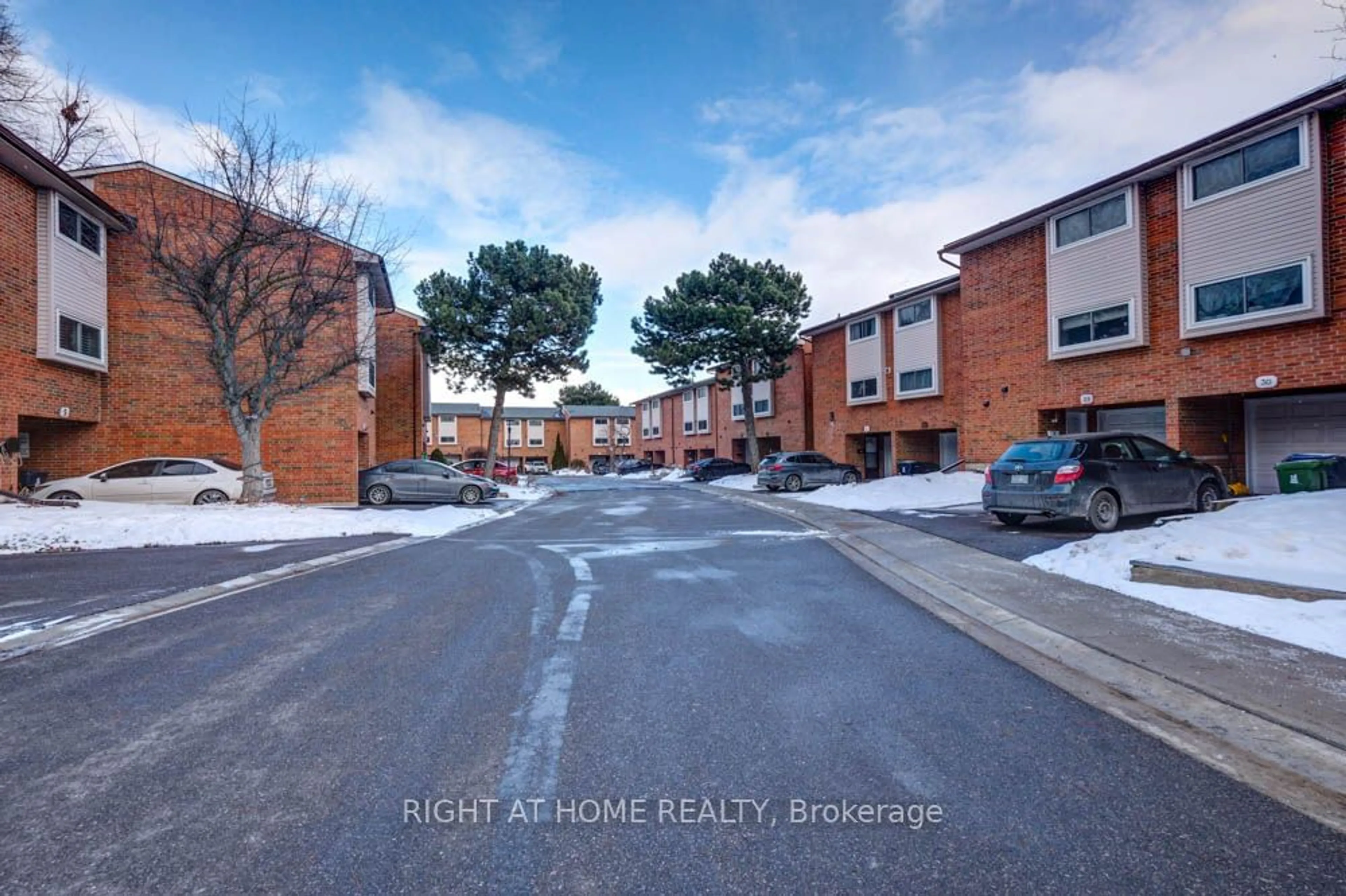 A pic from outside/outdoor area/front of a property/back of a property/a pic from drone, street for 170 Wickson Tr #24, Toronto Ontario M1B 1M4