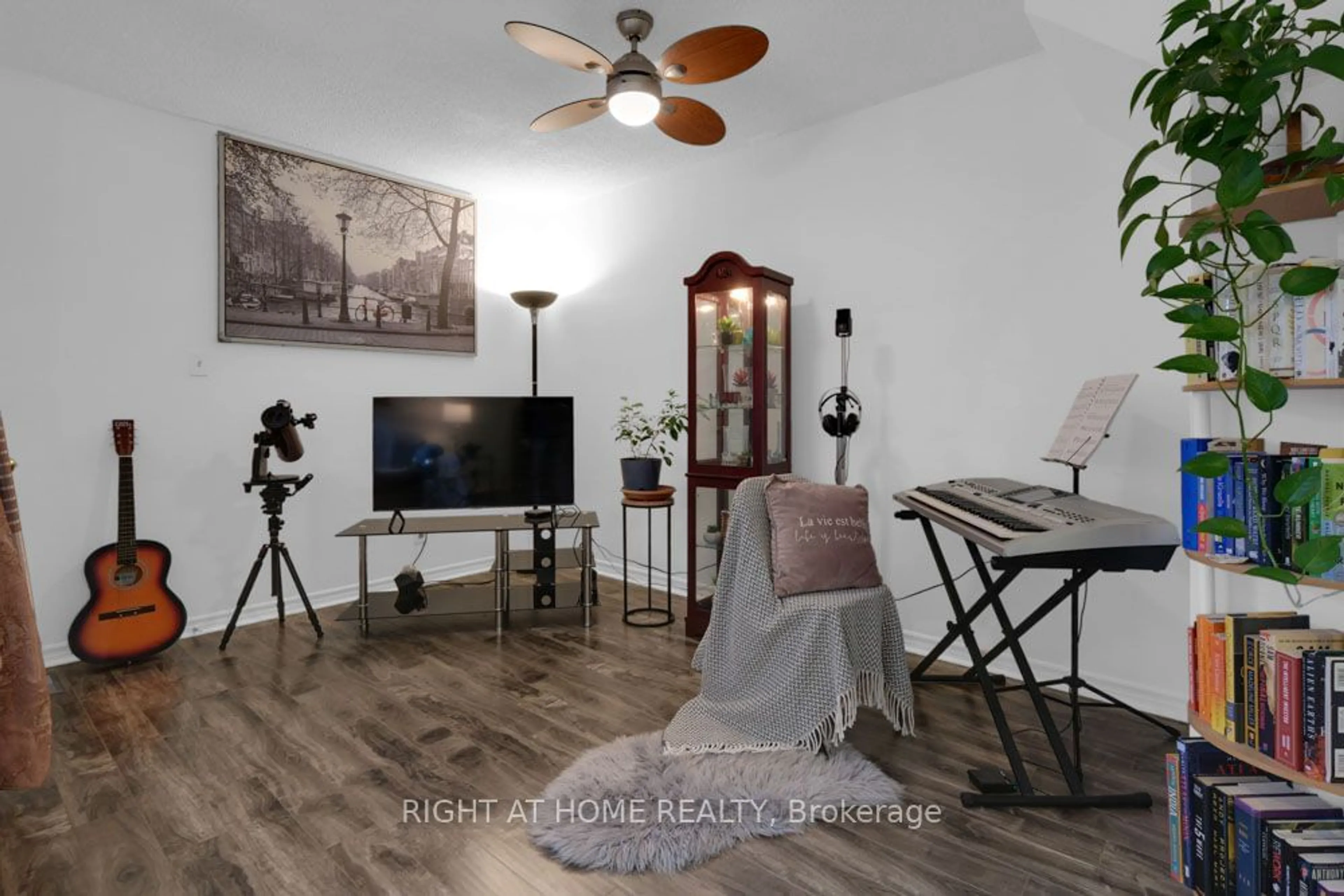 Living room with furniture, wood/laminate floor for 170 Wickson Tr #24, Toronto Ontario M1B 1M4