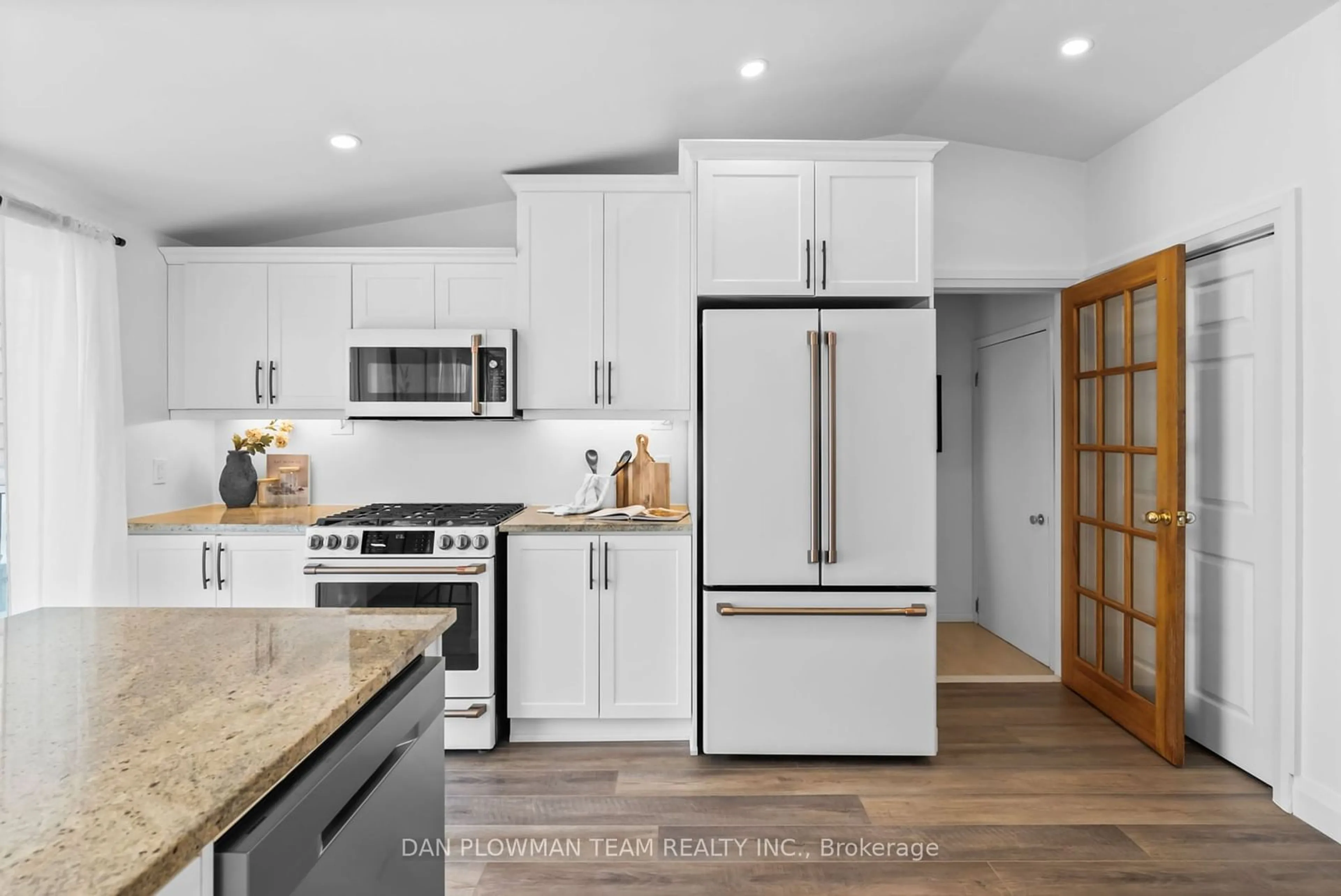 Open concept kitchen, unknown for 359 Carnegie Beach Rd, Scugog Ontario L9L 1B6