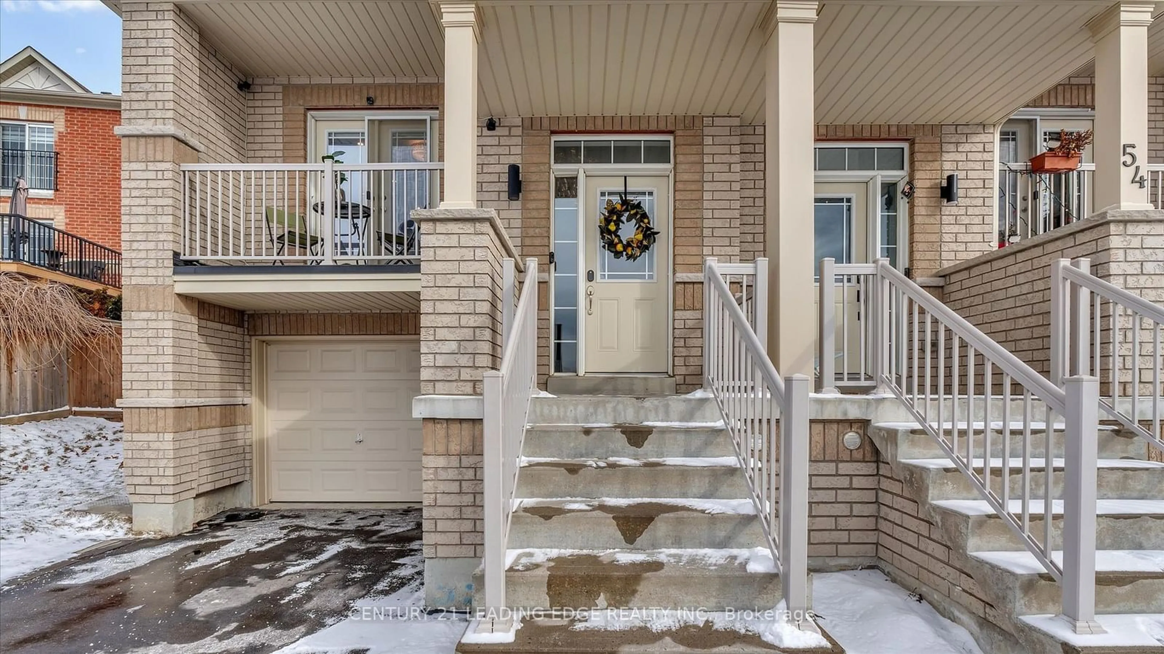 Indoor entryway for 52 Wimbledon Crt, Whitby Ontario L1P 0B7