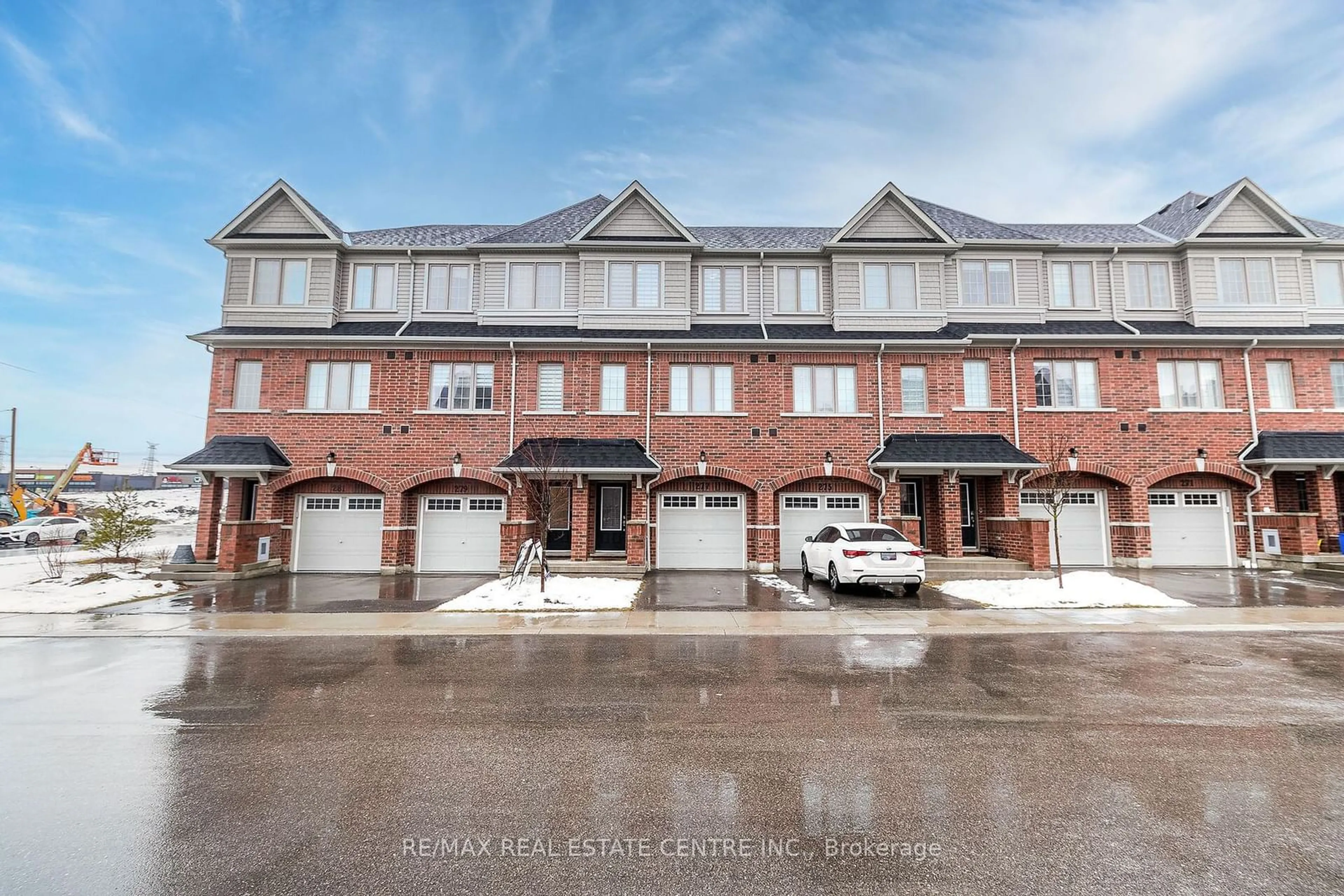 A pic from outside/outdoor area/front of a property/back of a property/a pic from drone, street for 277 Danzatore Path #77, Oshawa Ontario L1L 0P9