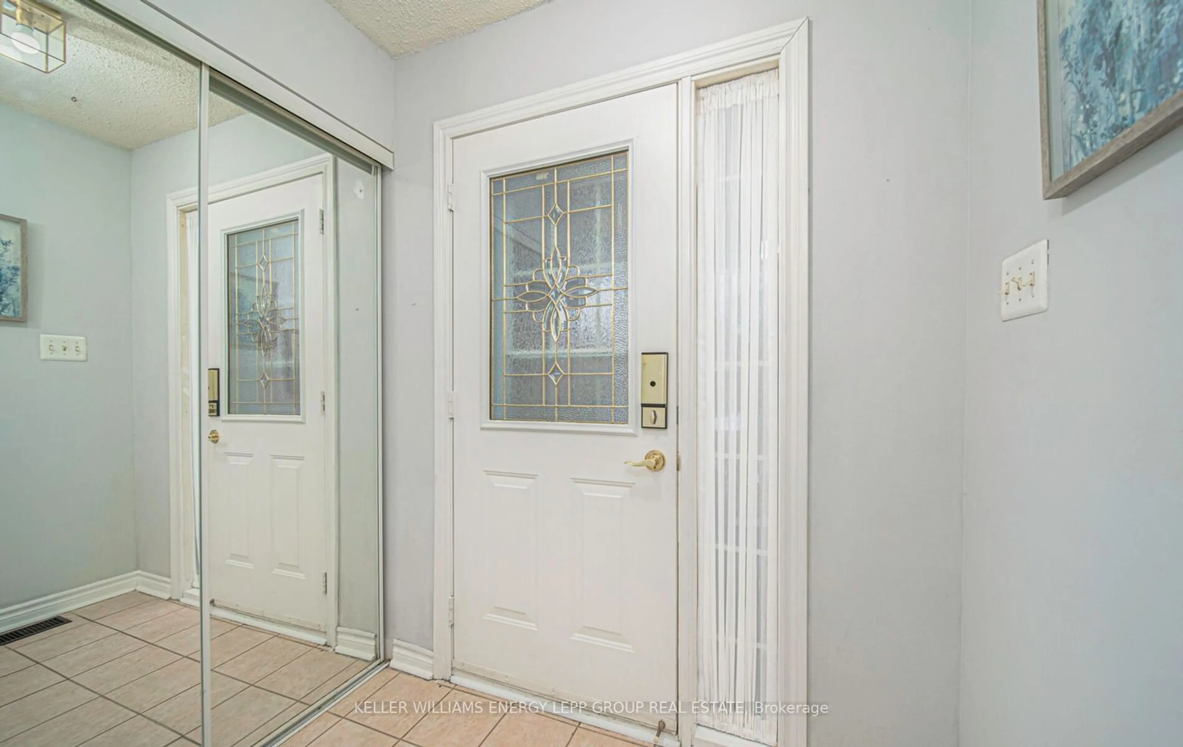 Indoor entryway for 9 Threadgold Crt, Whitby Ontario L1P 1L9