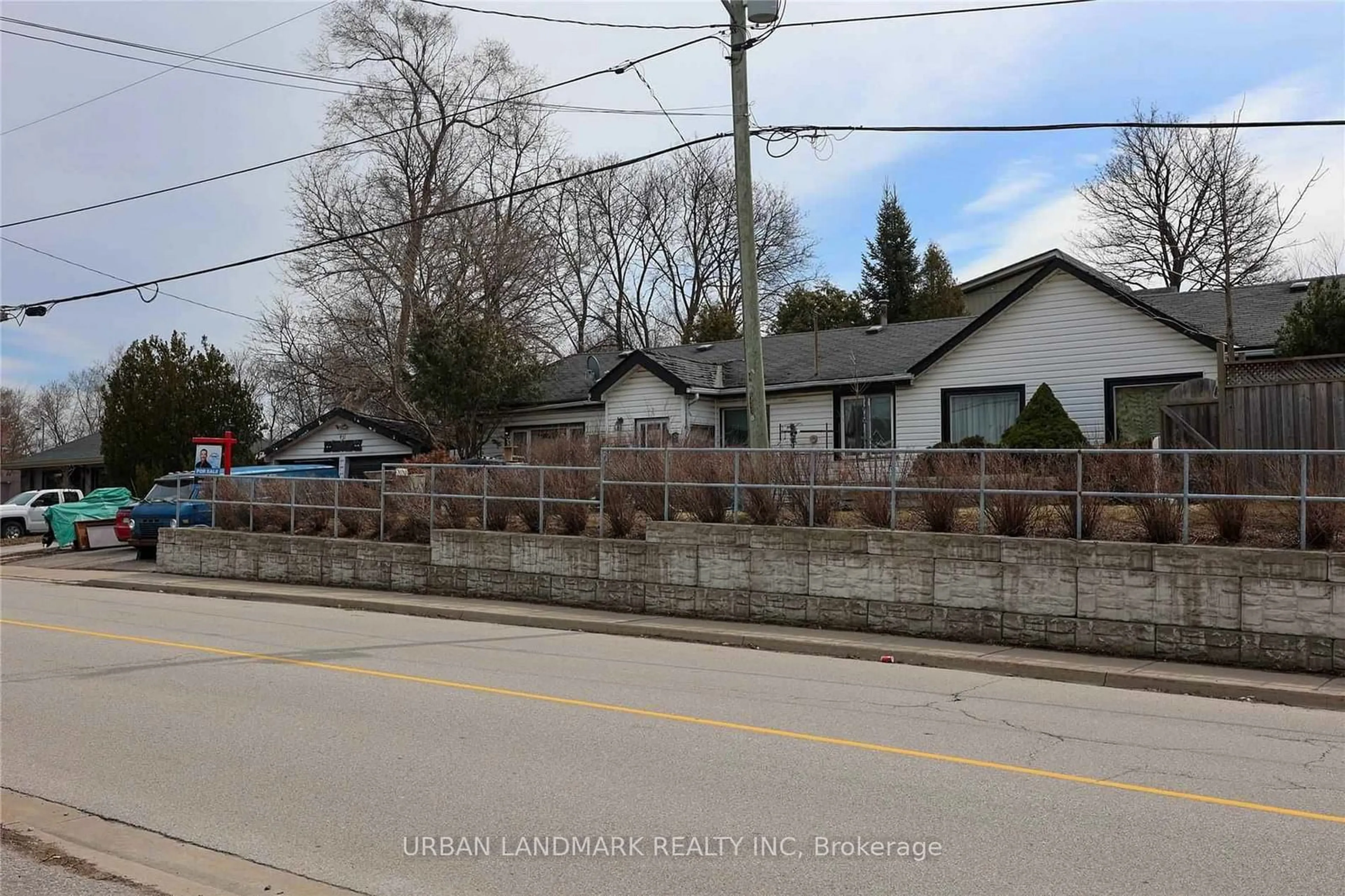 A pic from outside/outdoor area/front of a property/back of a property/a pic from drone, street for 431 Sheppard Ave, Pickering Ontario L1V 1E7