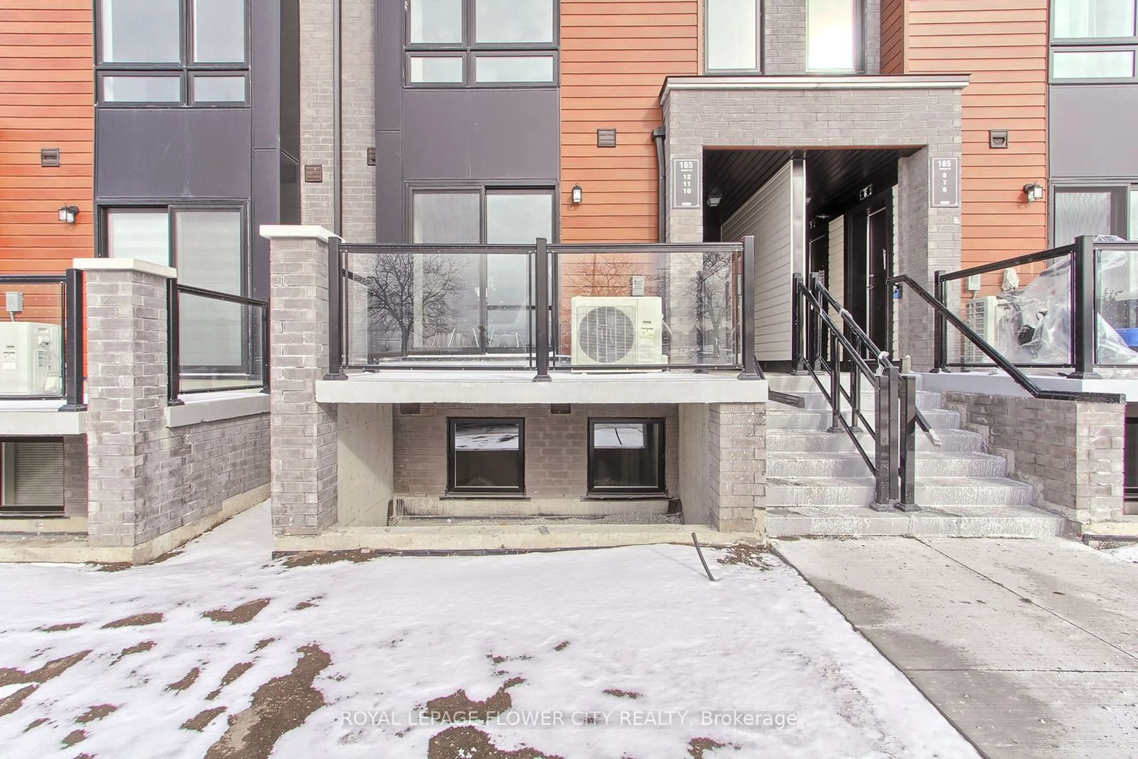 Patio, street for 165 Tapscott Rd #10, Toronto Ontario M1B 0E8