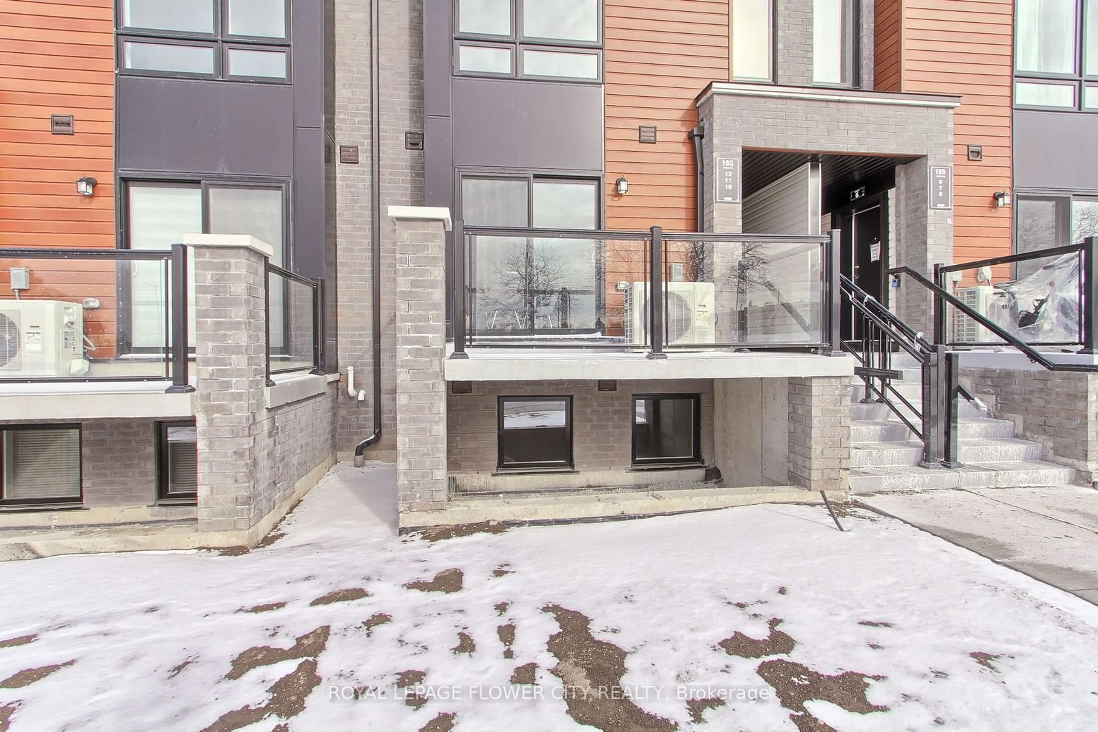 Patio, street for 165 Tapscott Rd #10, Toronto Ontario M1B 0E8