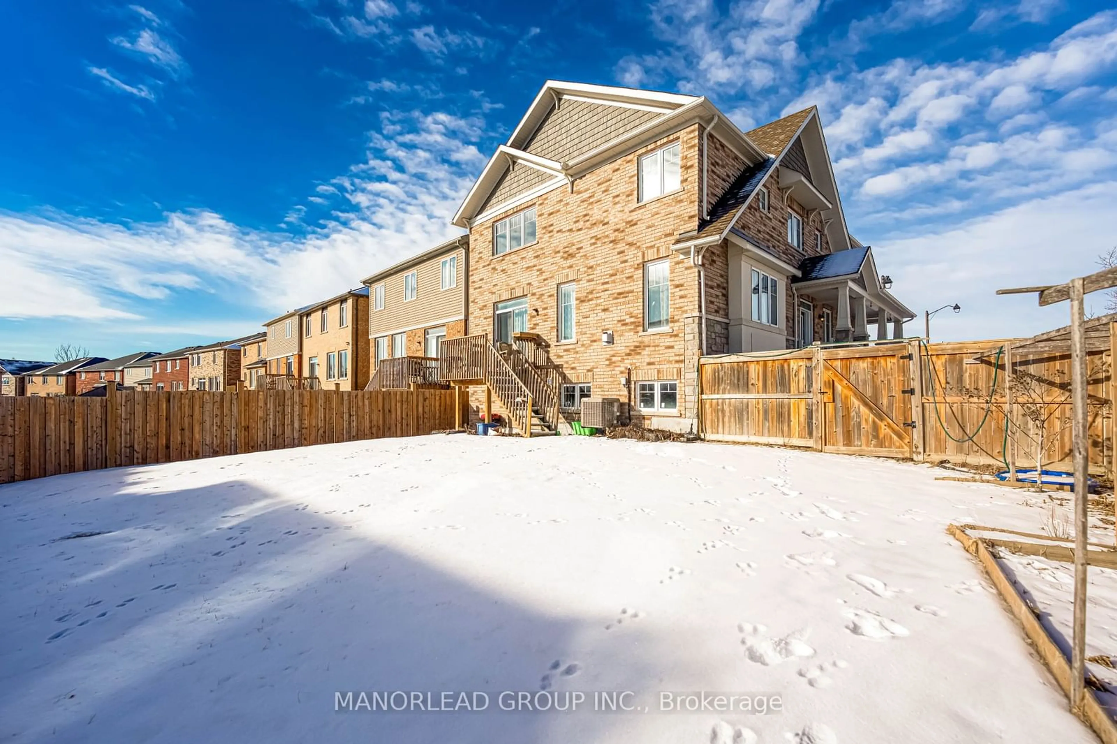 A pic from outside/outdoor area/front of a property/back of a property/a pic from drone, unknown for 2383 Dobbinton St, Oshawa Ontario L1L 0L4