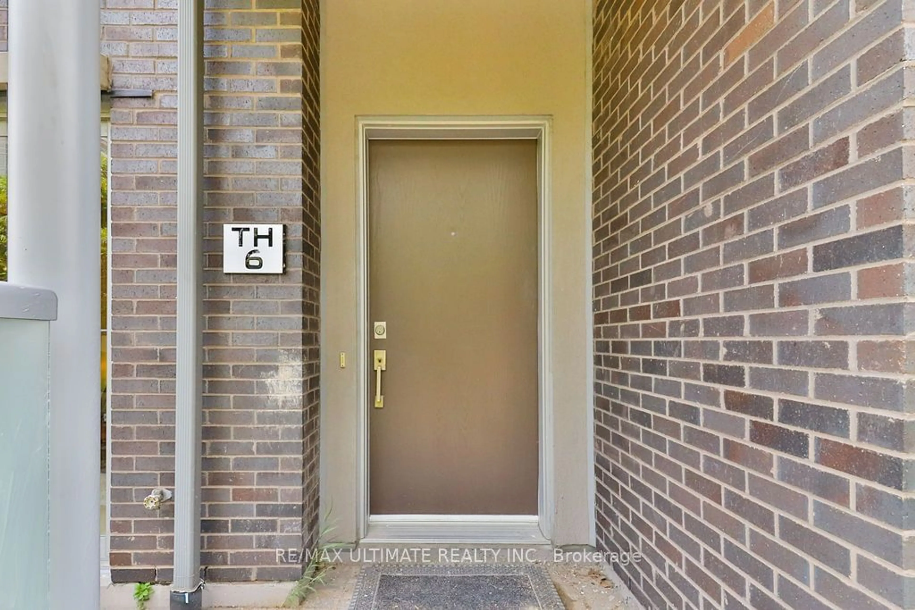 Indoor entryway for 330 Village Green Sq #TH06, Toronto Ontario M1S 0L1