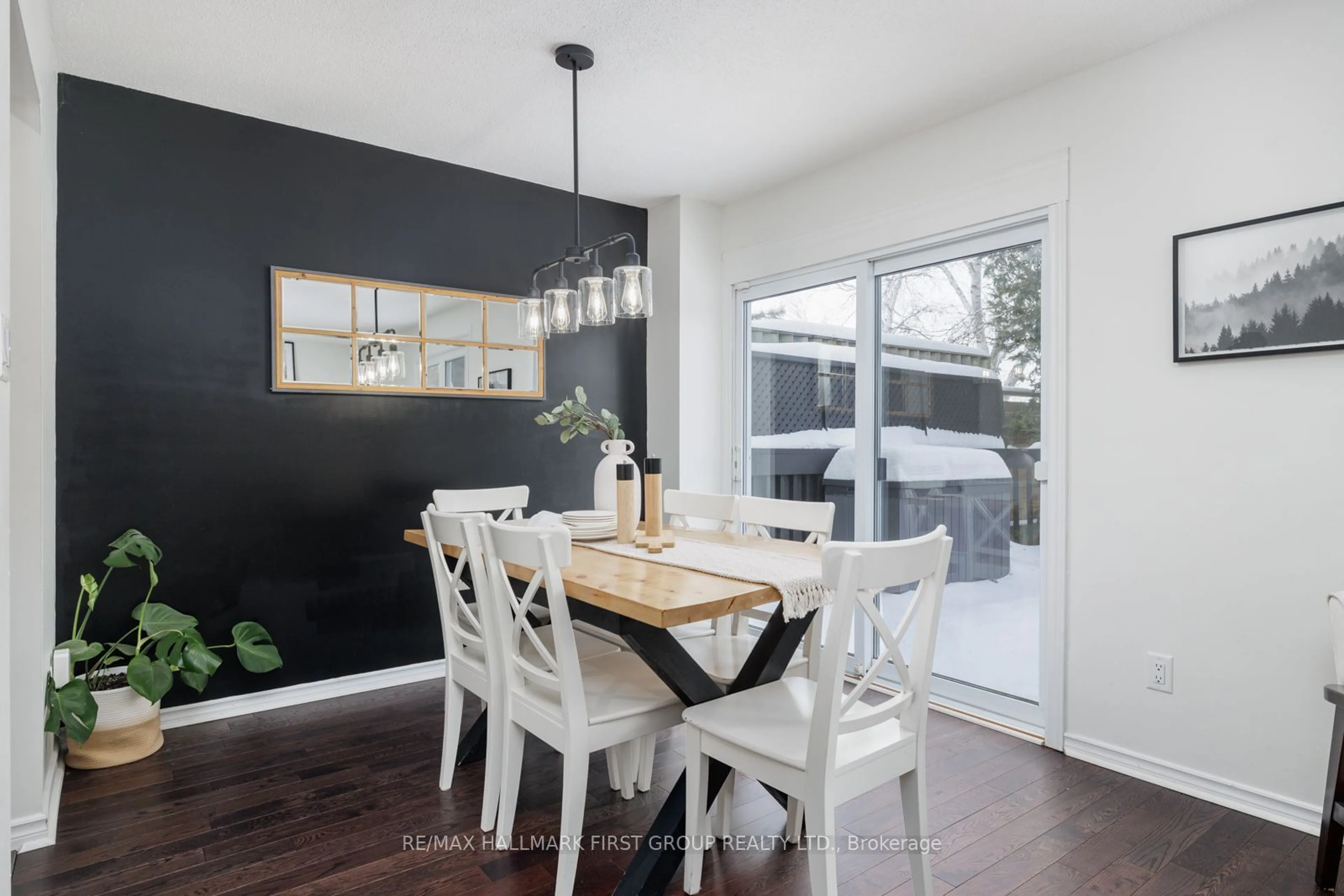 Dining room, wood/laminate floor for 479 McDonald St, Scugog Ontario L9L 1L8