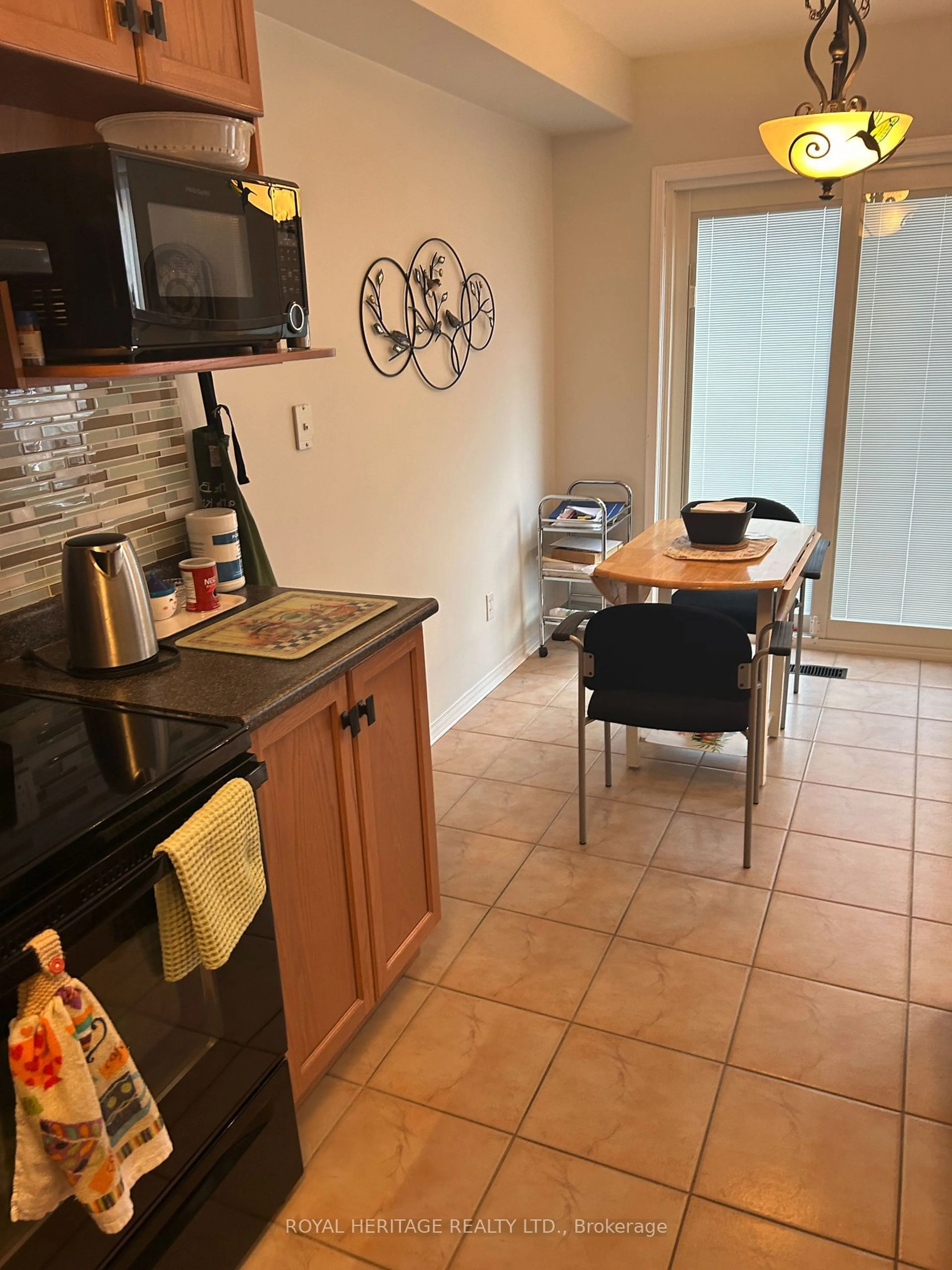 Standard kitchen, ceramic/tile floor for 152 STOKELY Cres, Whitby Ontario L1N 9S9