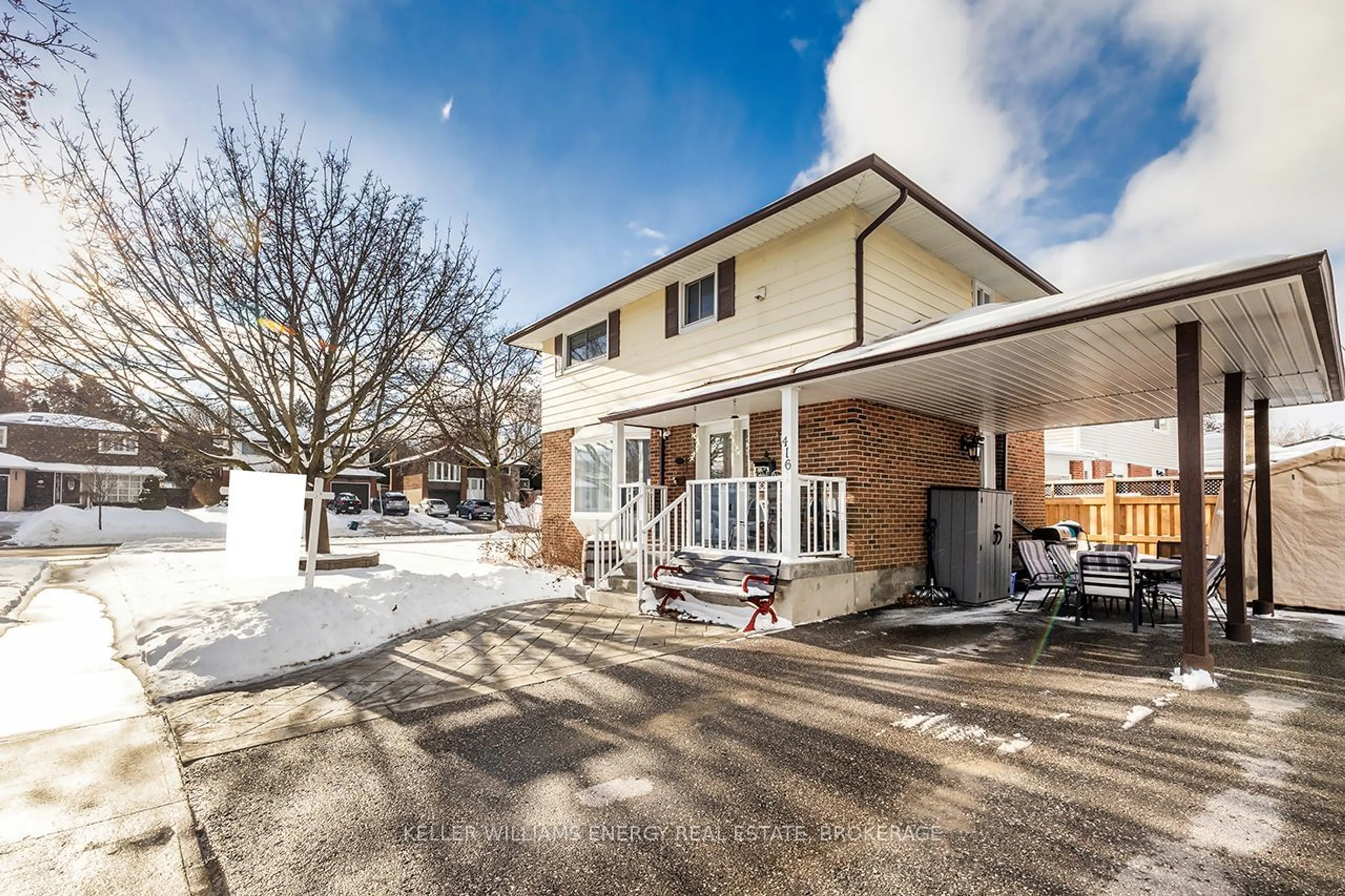 A pic from outside/outdoor area/front of a property/back of a property/a pic from drone, street for 416 Mayfair Ave, Oshawa Ontario L1G 2X9