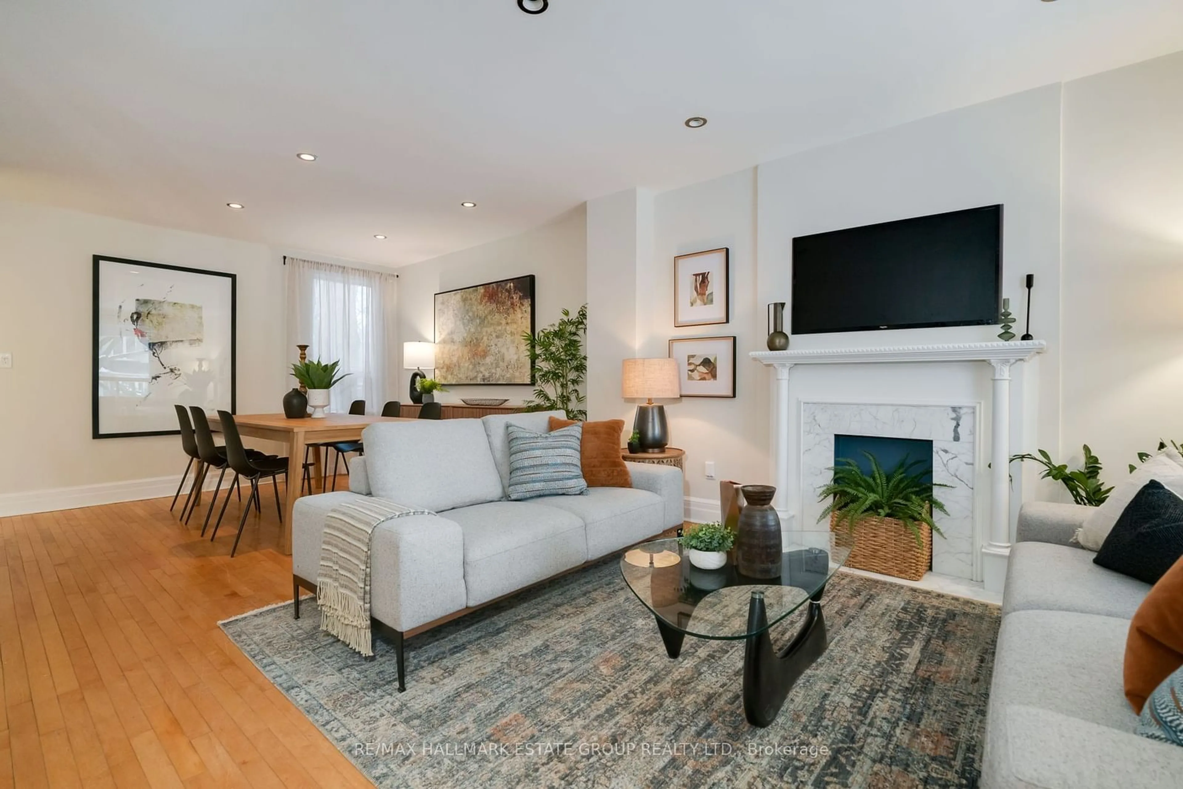 Living room with furniture, unknown for 181 Lee Ave, Toronto Ontario M4E 2P2