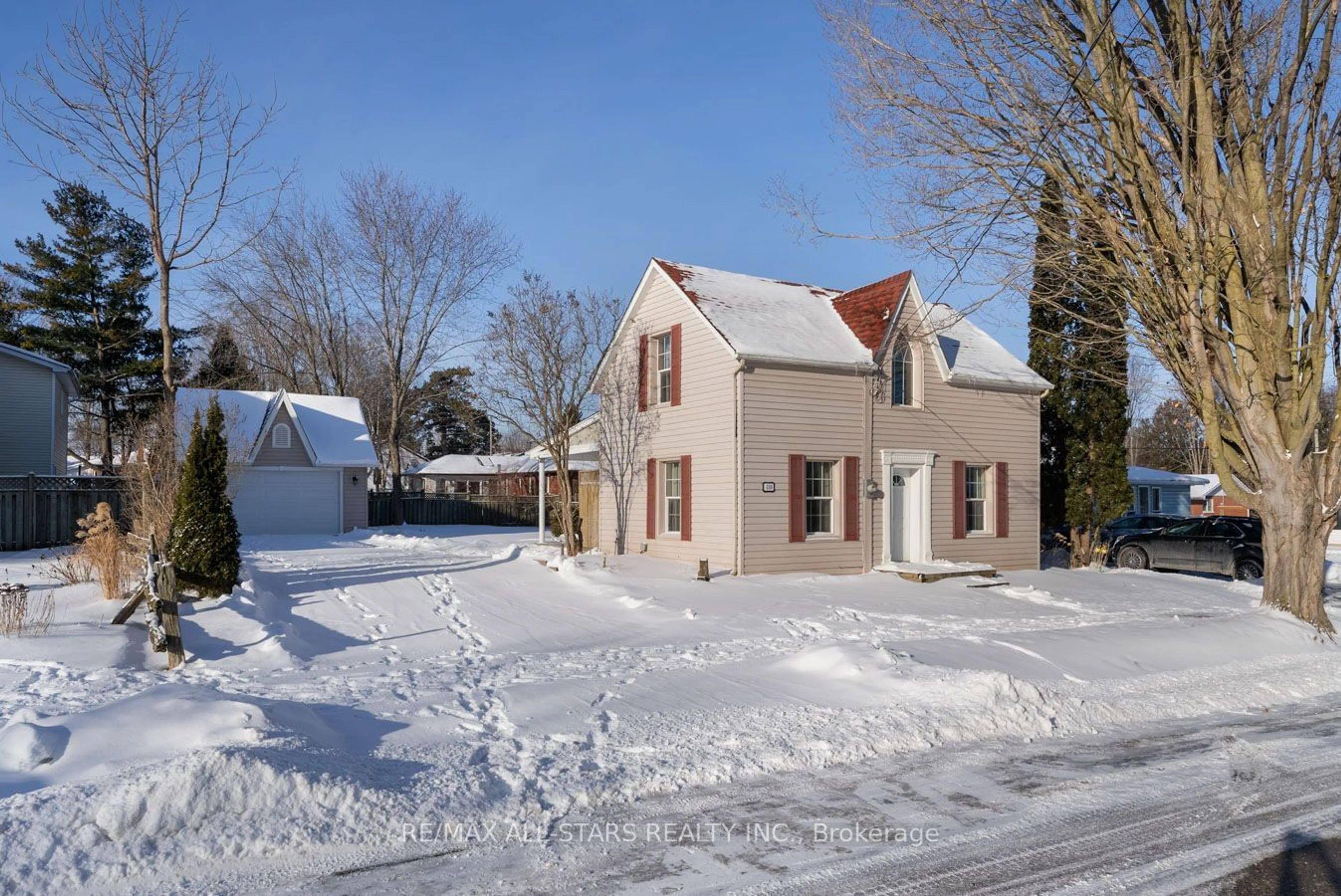 A pic from outside/outdoor area/front of a property/back of a property/a pic from drone, street for 330 Cochrane St, Scugog Ontario L9L 1N1