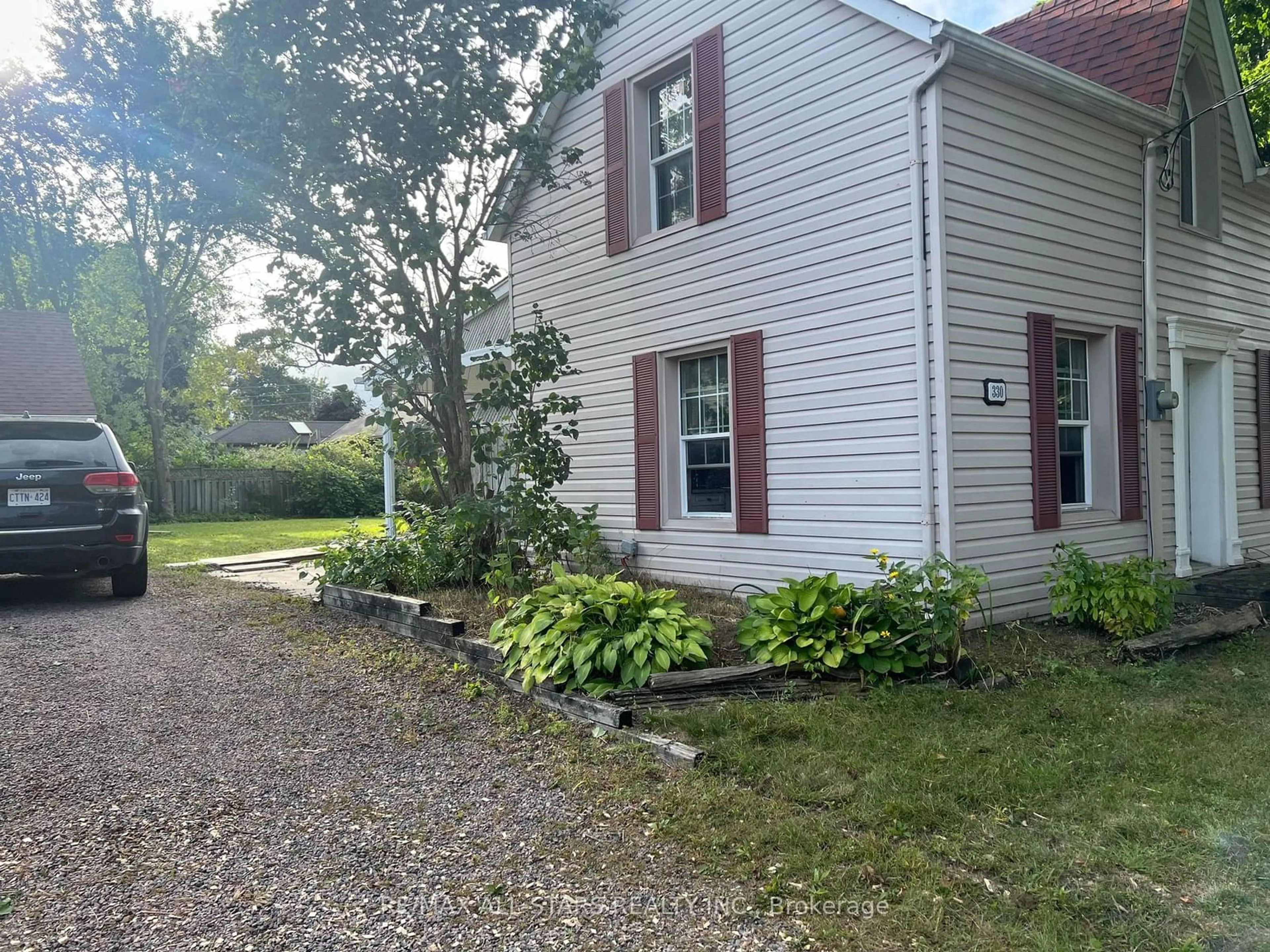 A pic from outside/outdoor area/front of a property/back of a property/a pic from drone, street for 330 Cochrane St, Scugog Ontario L9L 1N1