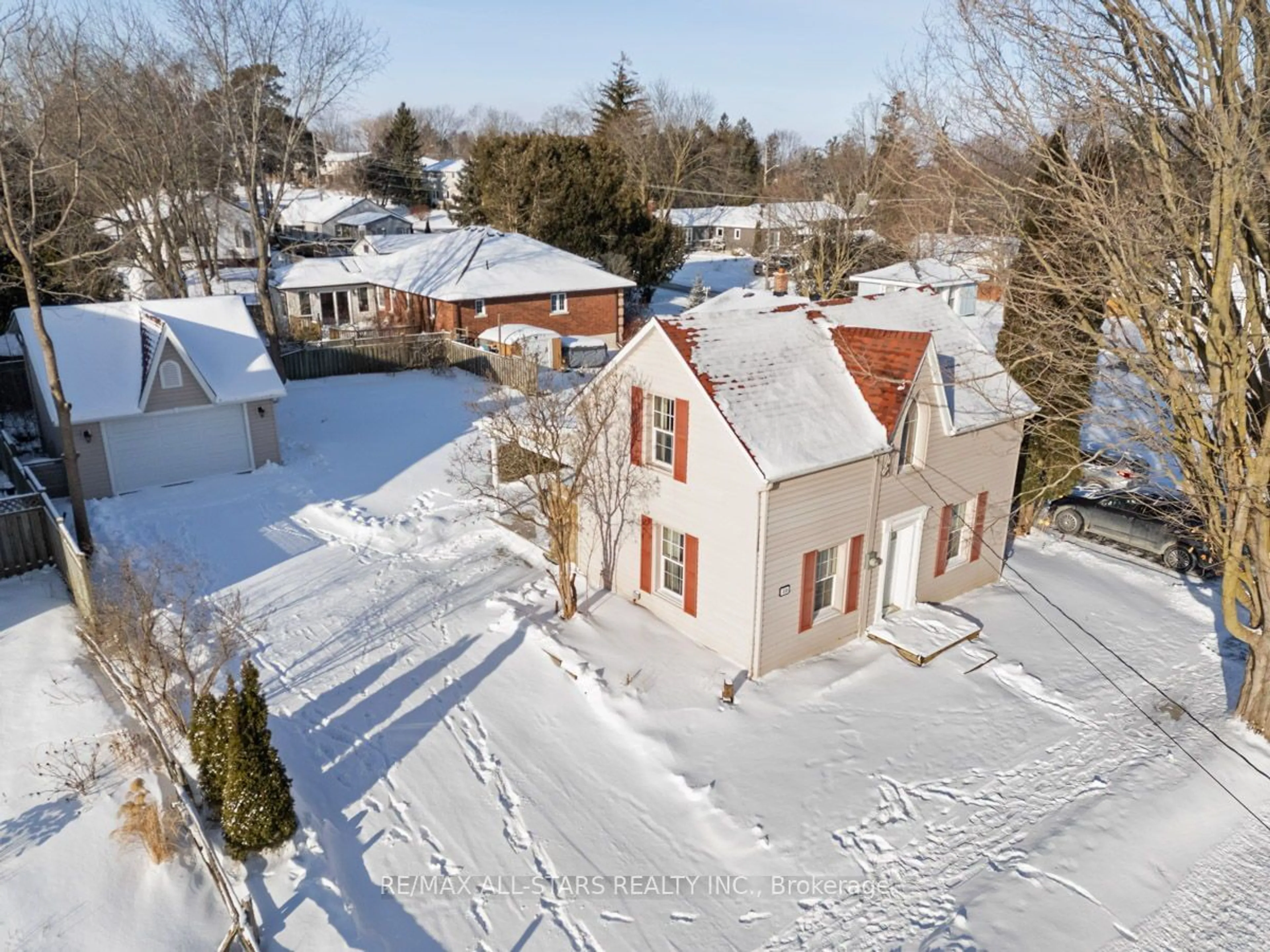 A pic from outside/outdoor area/front of a property/back of a property/a pic from drone, street for 330 Cochrane St, Scugog Ontario L9L 1N1