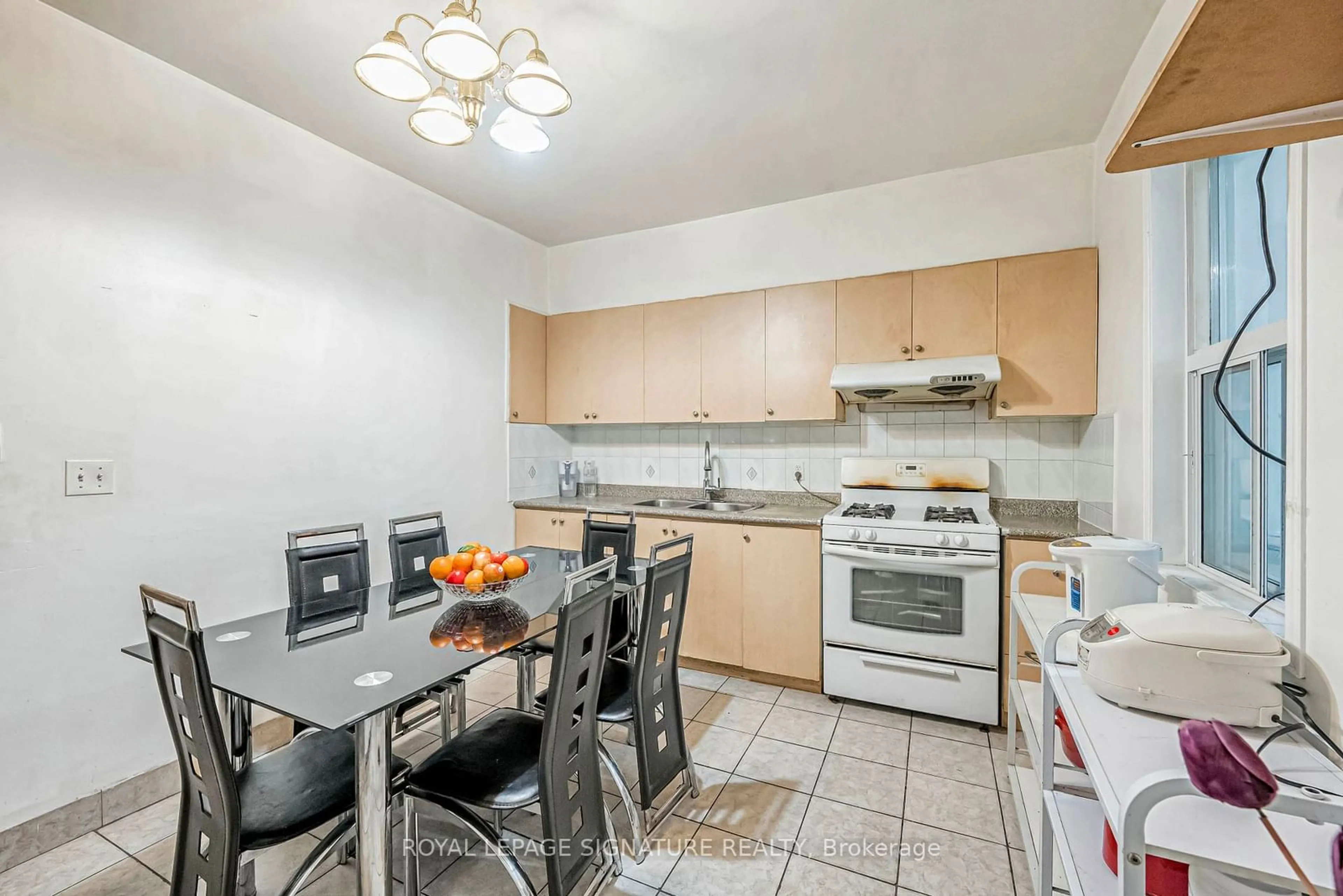 Standard kitchen, unknown for 151 Broadview Ave, Toronto Ontario M4M 2E9