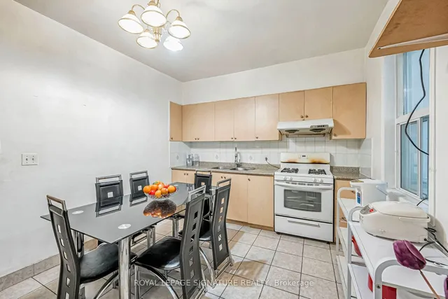 Additional property image - 151 Broadview Ave