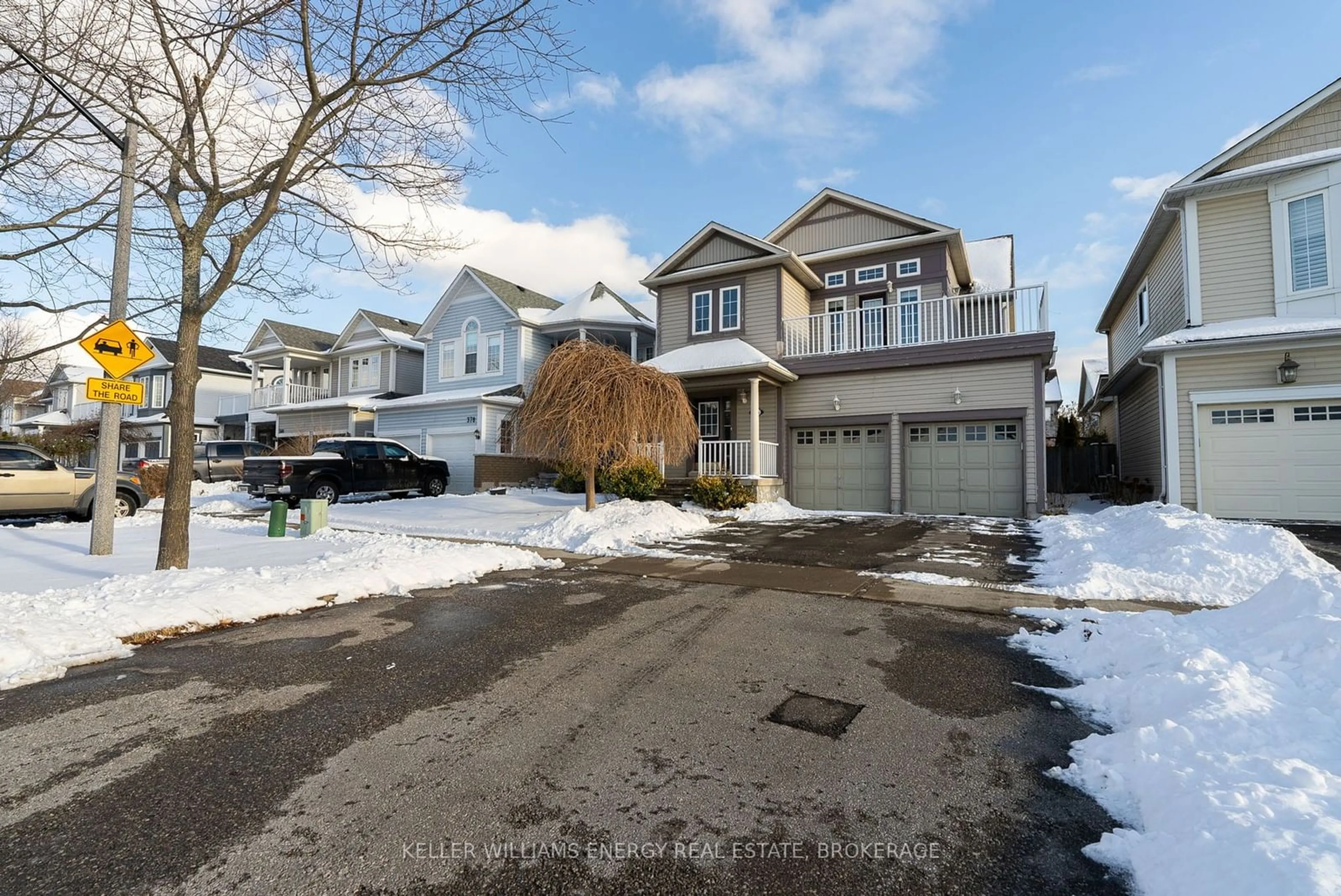 A pic from outside/outdoor area/front of a property/back of a property/a pic from drone, street for 376 Whitby Shores Greenway, Whitby Ontario L1N 9R8