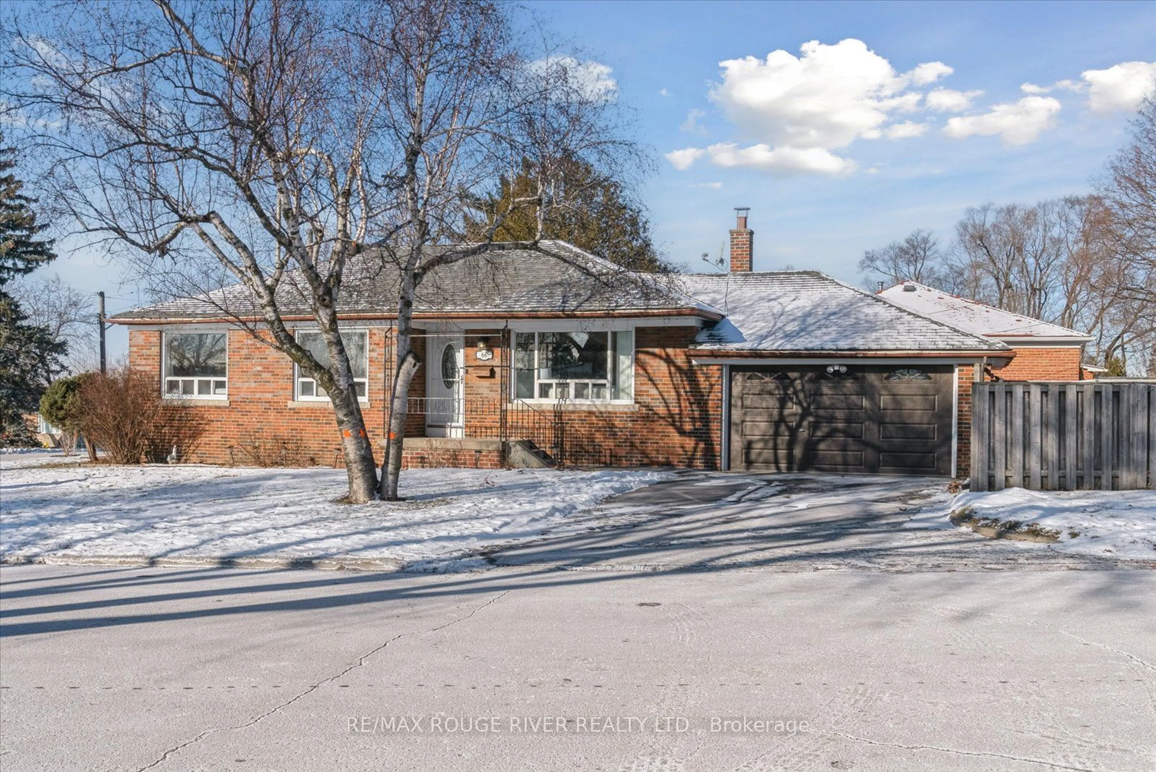 A pic from outside/outdoor area/front of a property/back of a property/a pic from drone, street for 66 Fraserton Cres, Toronto Ontario M1J 1S8