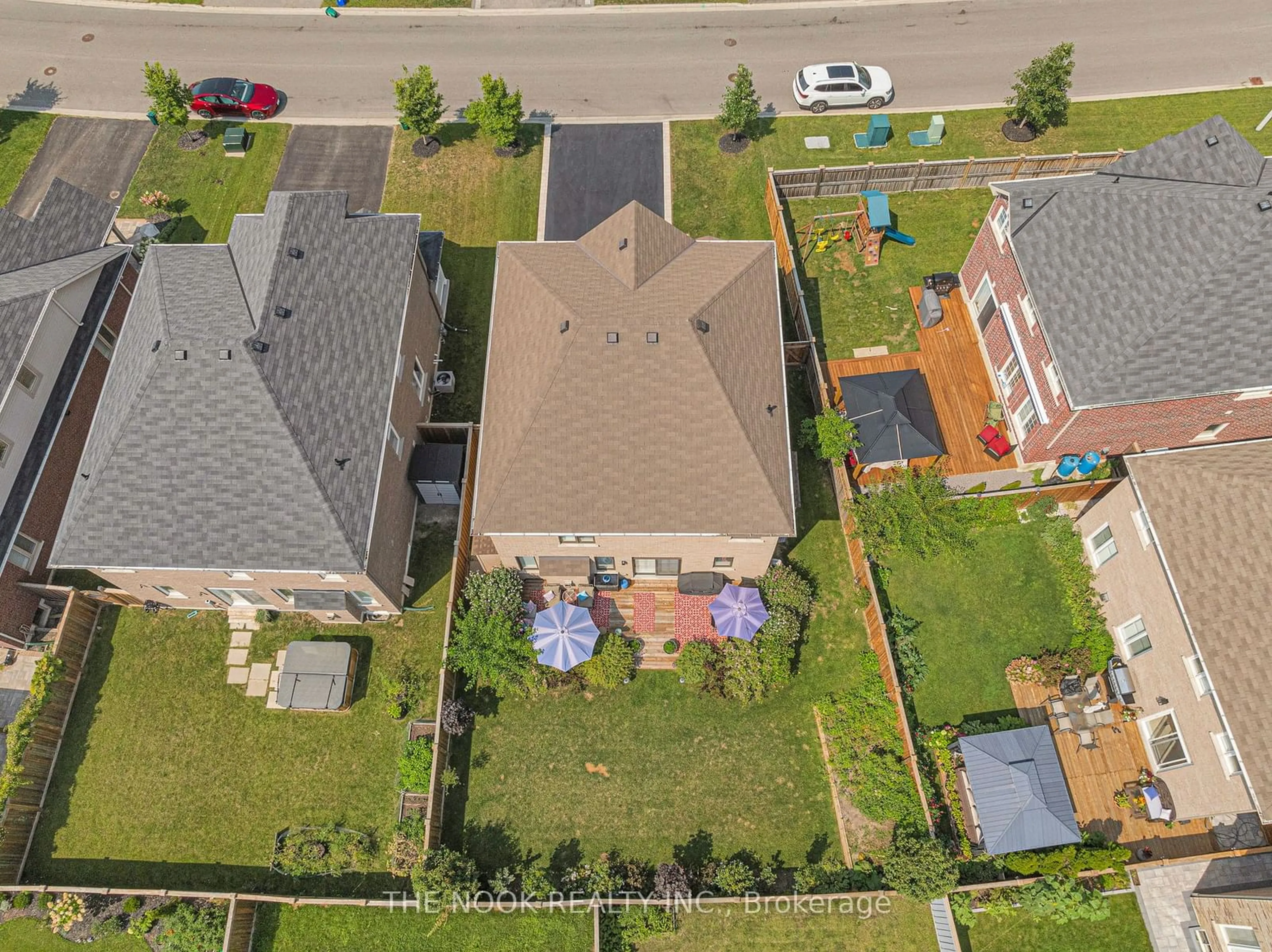 A pic from outside/outdoor area/front of a property/back of a property/a pic from drone, street for 187 William Fair Dr, Clarington Ontario L1C 0T6