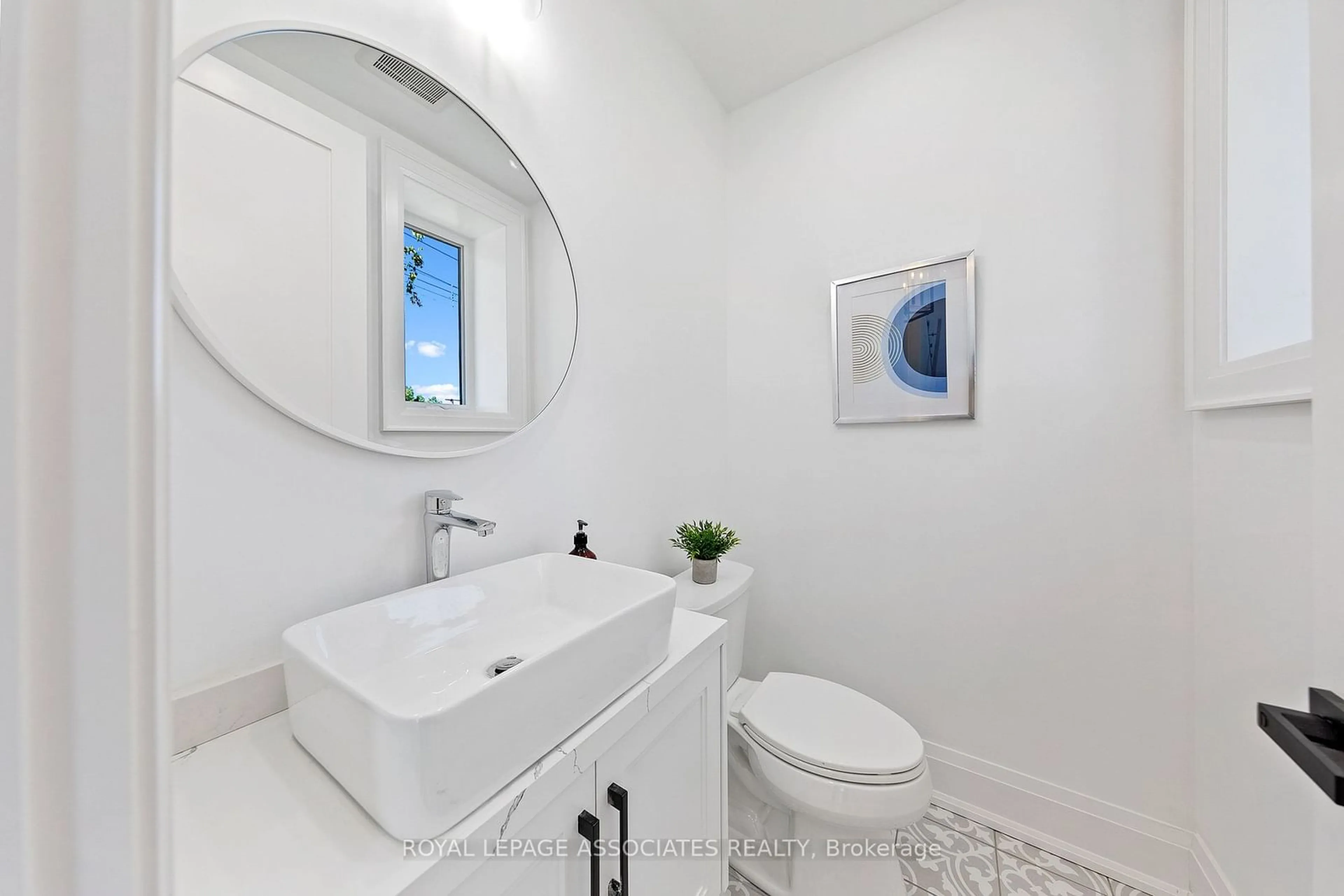 Contemporary bathroom, ceramic/tile floor for 192 Tower Dr, Toronto Ontario M1R 3P7