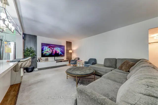 Additional property image - 5 Massey Sq Unit 910