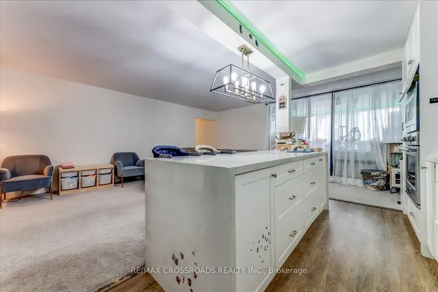 Additional property image - 5 Massey Sq Unit 910