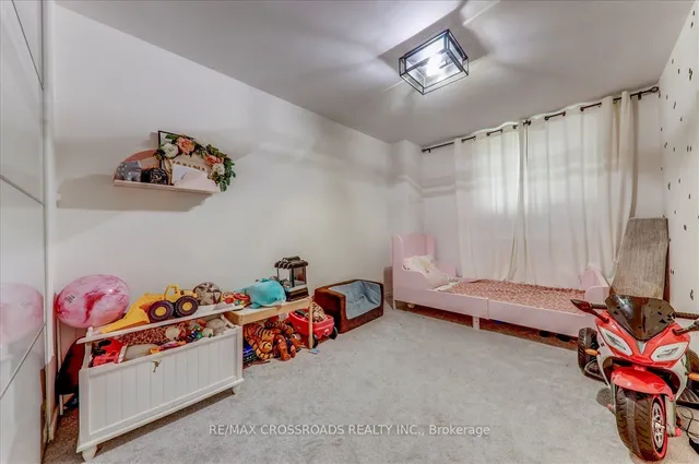 Additional property image - 5 Massey Sq Unit 910