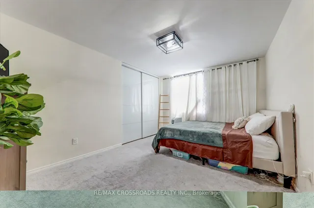 Additional property image - 5 Massey Sq Unit 910