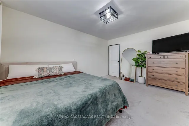 Additional property image - 5 Massey Sq Unit 910