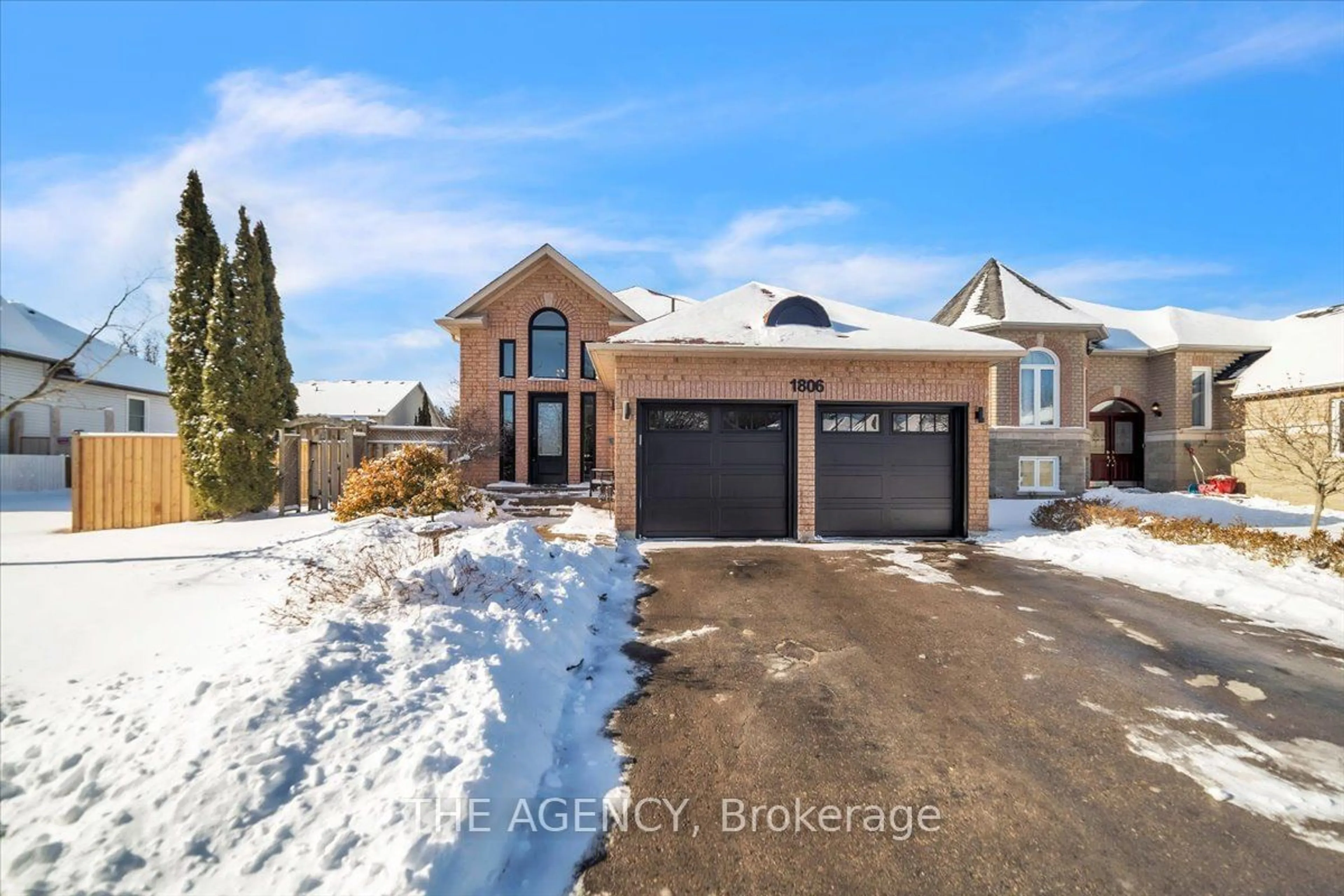 A pic from outside/outdoor area/front of a property/back of a property/a pic from drone, street for 1806 Edenwood Dr, Oshawa Ontario L1G 7Y4