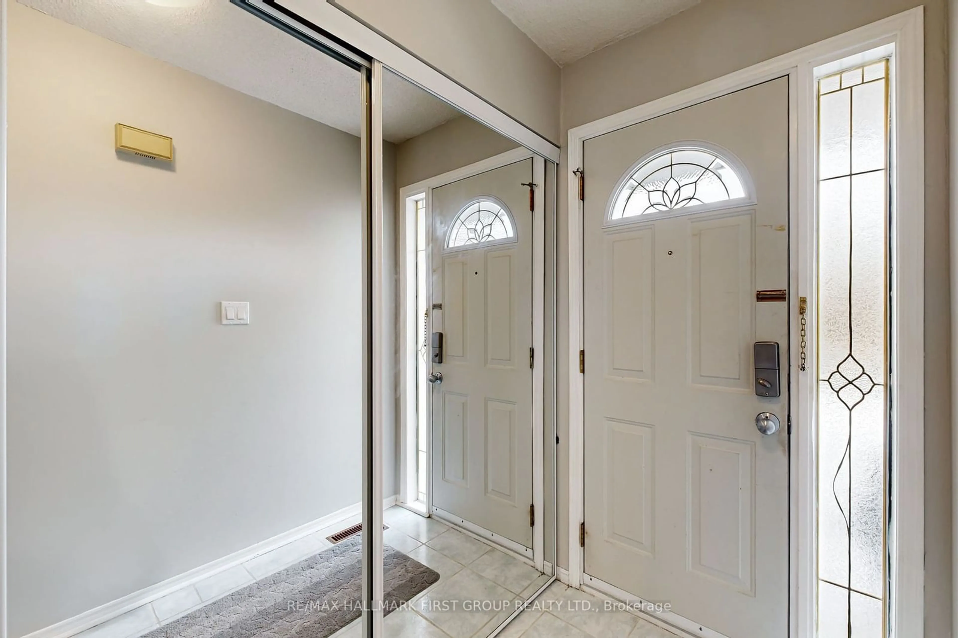 Indoor entryway for 58 Leach Dr, Ajax Ontario L1S 7B5