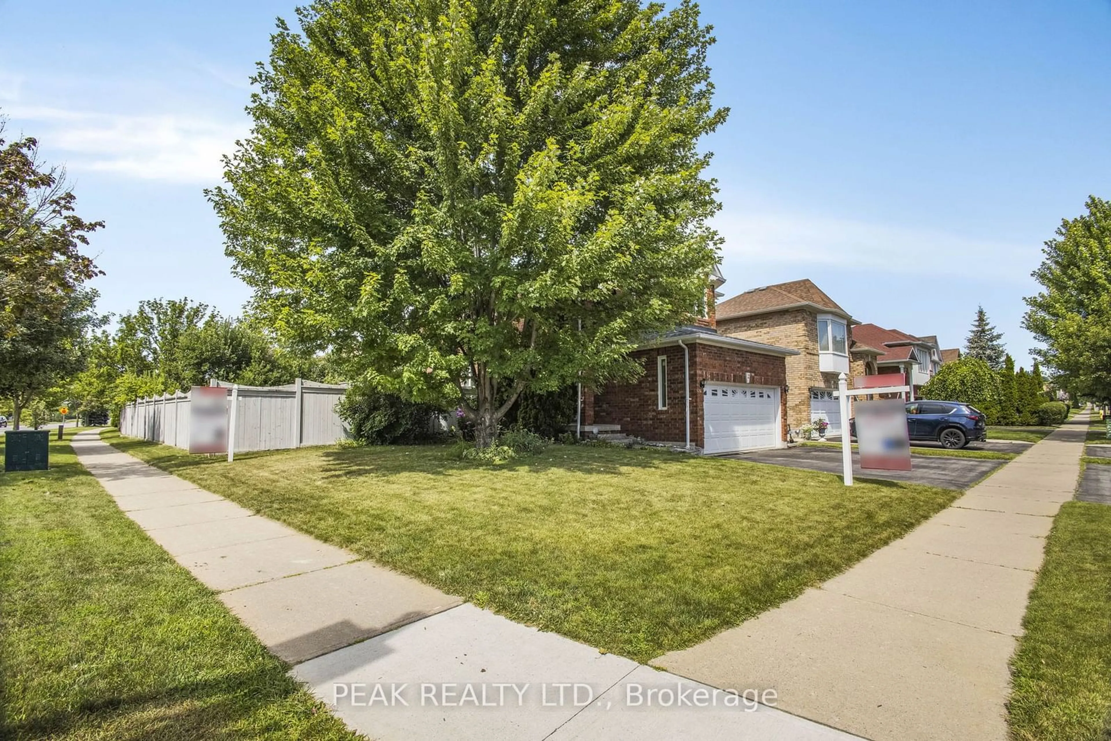 A pic from outside/outdoor area/front of a property/back of a property/a pic from drone, street for 2 Bakerville St, Whitby Ontario L1R 2K3