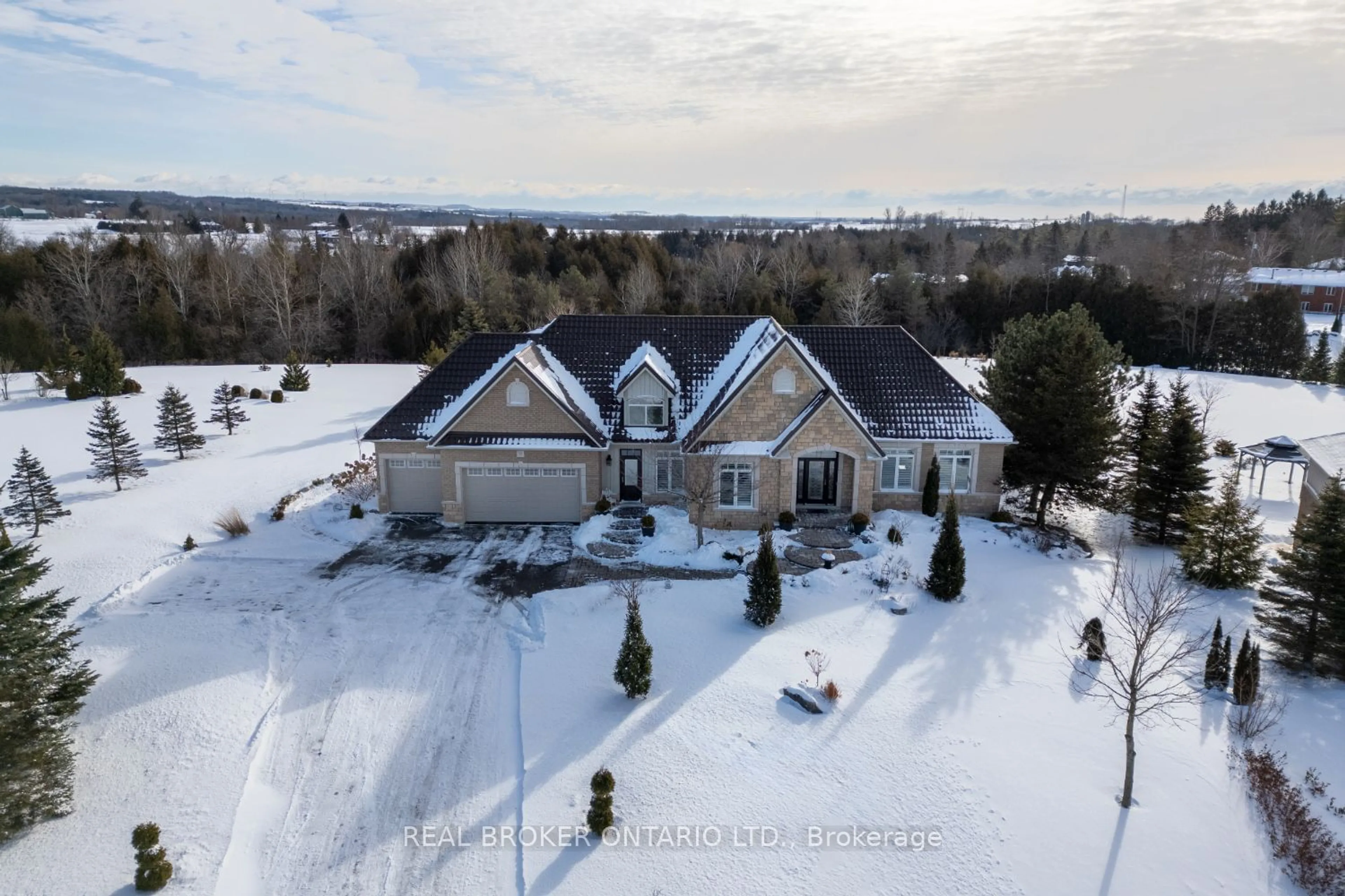 A pic from outside/outdoor area/front of a property/back of a property/a pic from drone, unknown for 23 Venton Crt, Clarington Ontario L1C 5E9