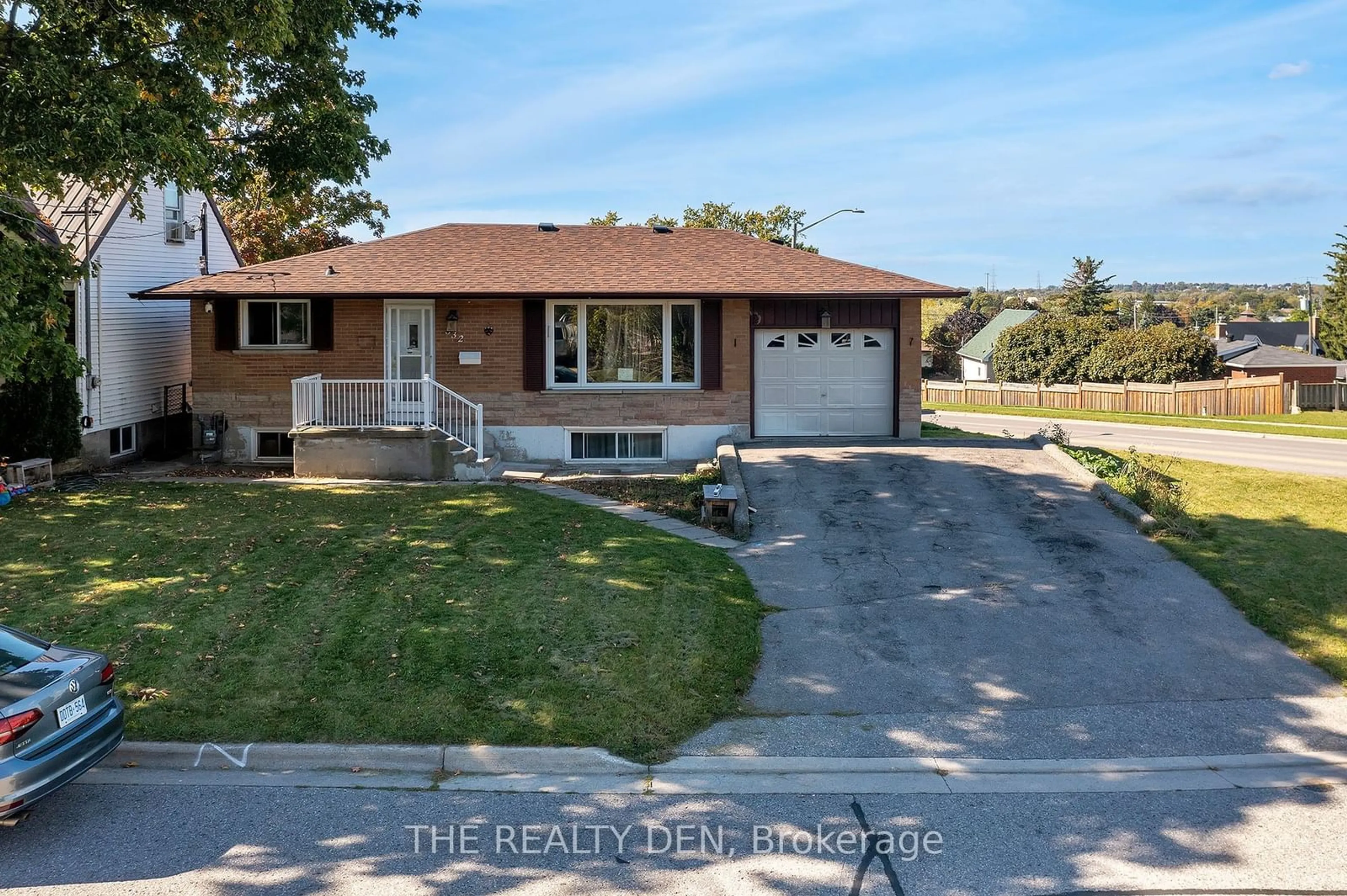 Home with brick exterior material, street for 532 Montrave Ave, Oshawa Ontario L1J 4S9