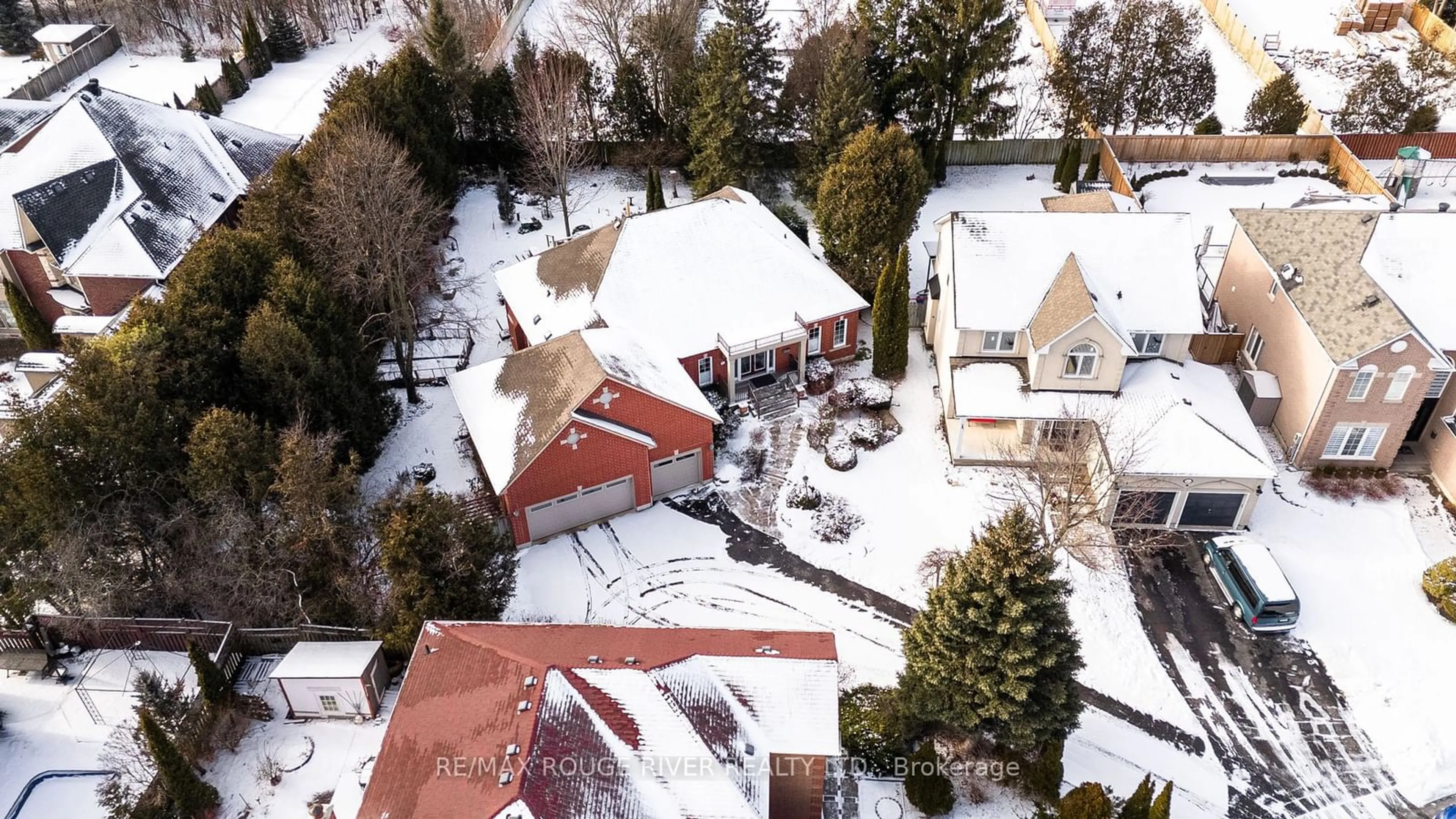 A pic from outside/outdoor area/front of a property/back of a property/a pic from drone, street for 1882 Rockwood Dr, Pickering Ontario L1V 6S9