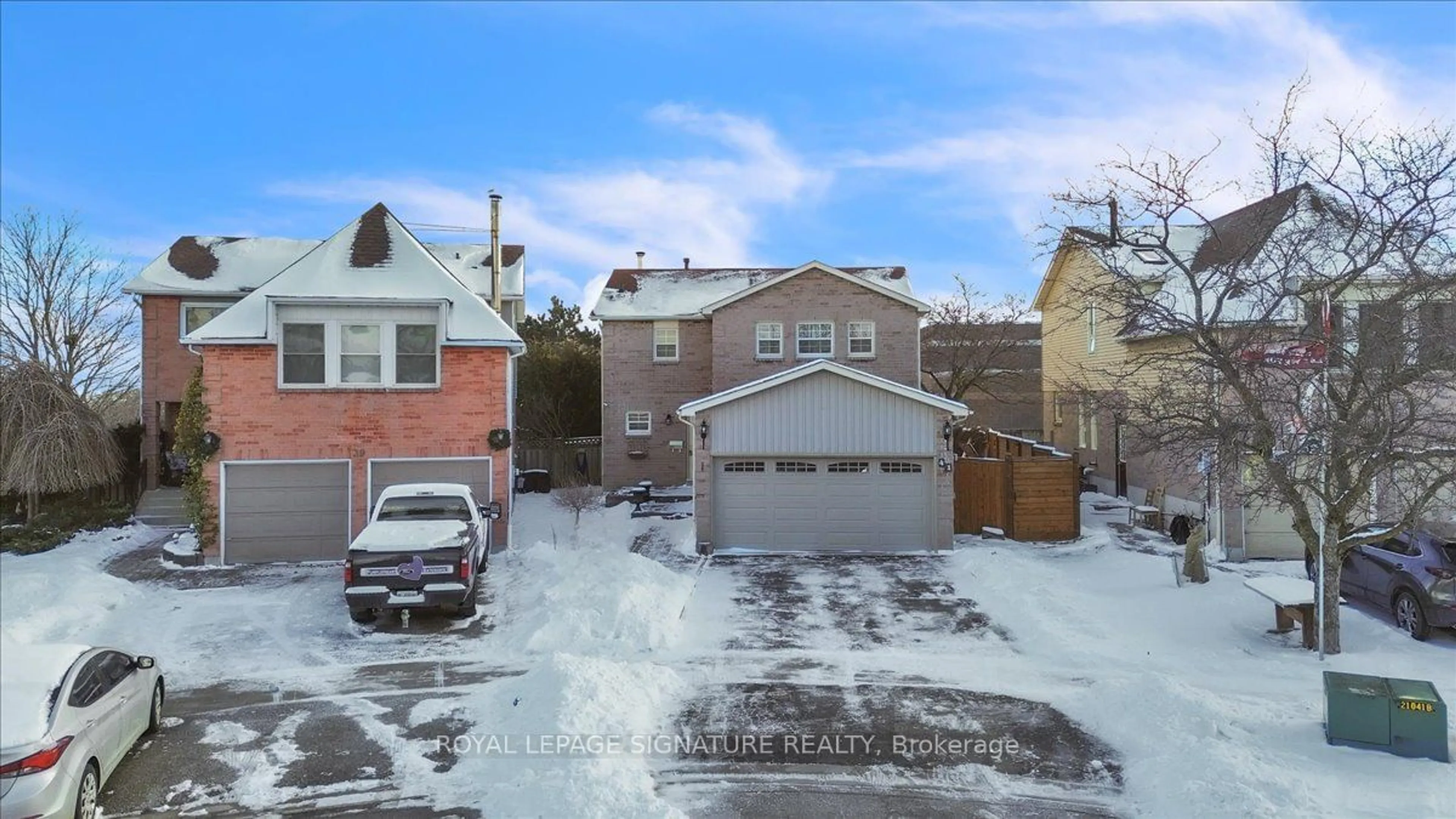 A pic from outside/outdoor area/front of a property/back of a property/a pic from drone, street for 41 Wicks Dr, Ajax Ontario L1Z 1C5