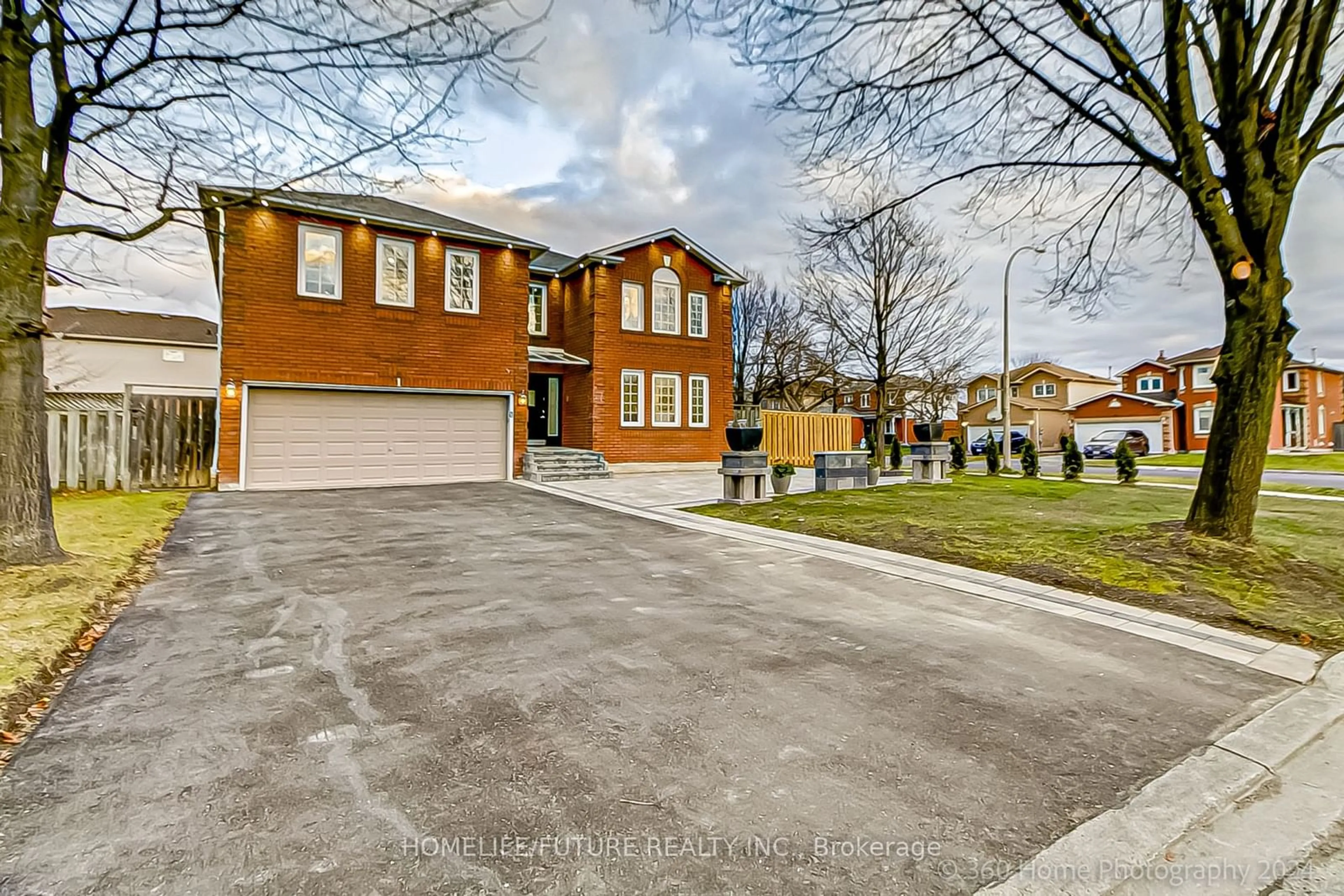 Home with brick exterior material, street for 1 Wigston Crt, Whitby Ontario L1R 2B8