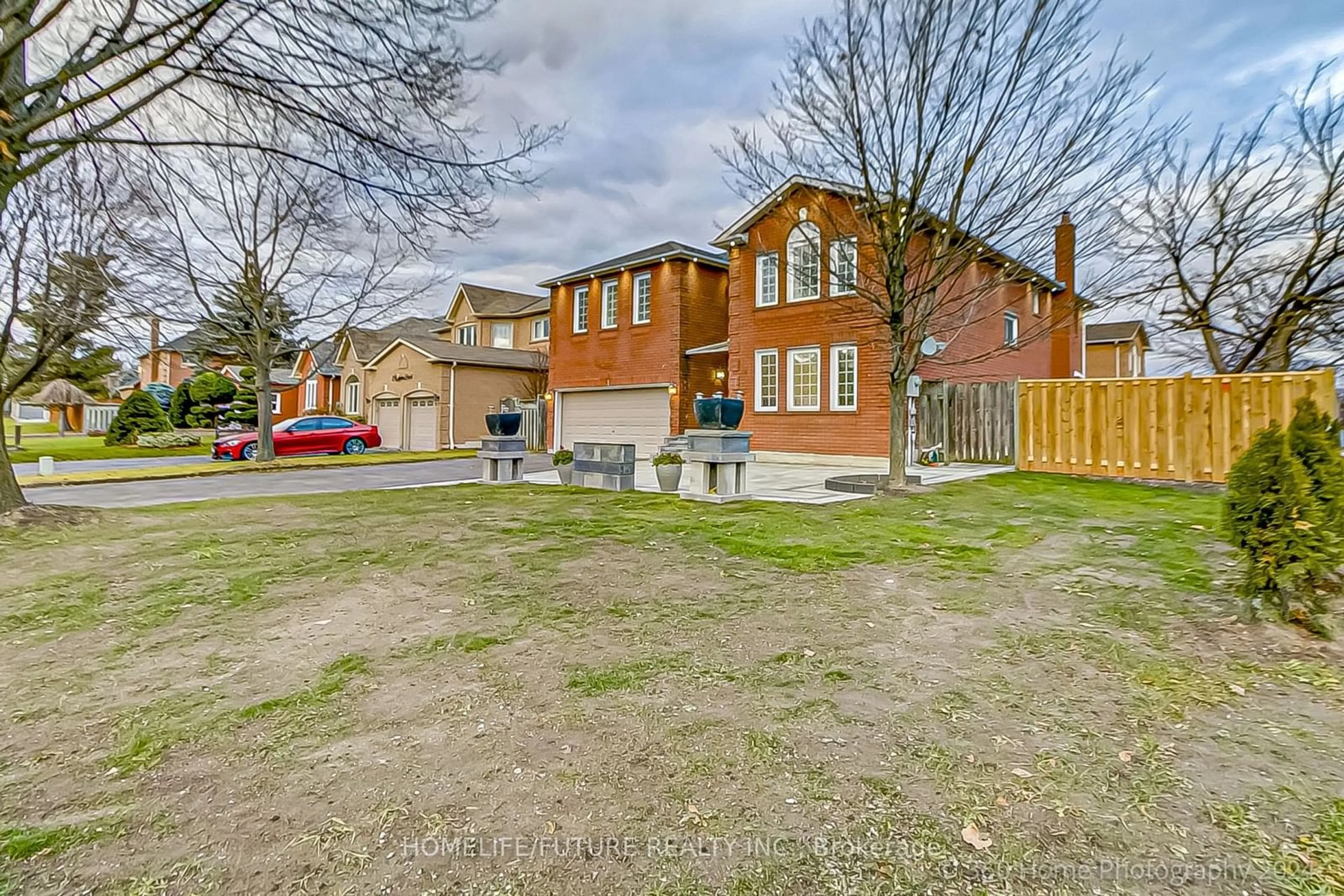 A pic from outside/outdoor area/front of a property/back of a property/a pic from drone, street for 1 Wigston Crt, Whitby Ontario L1R 2B8