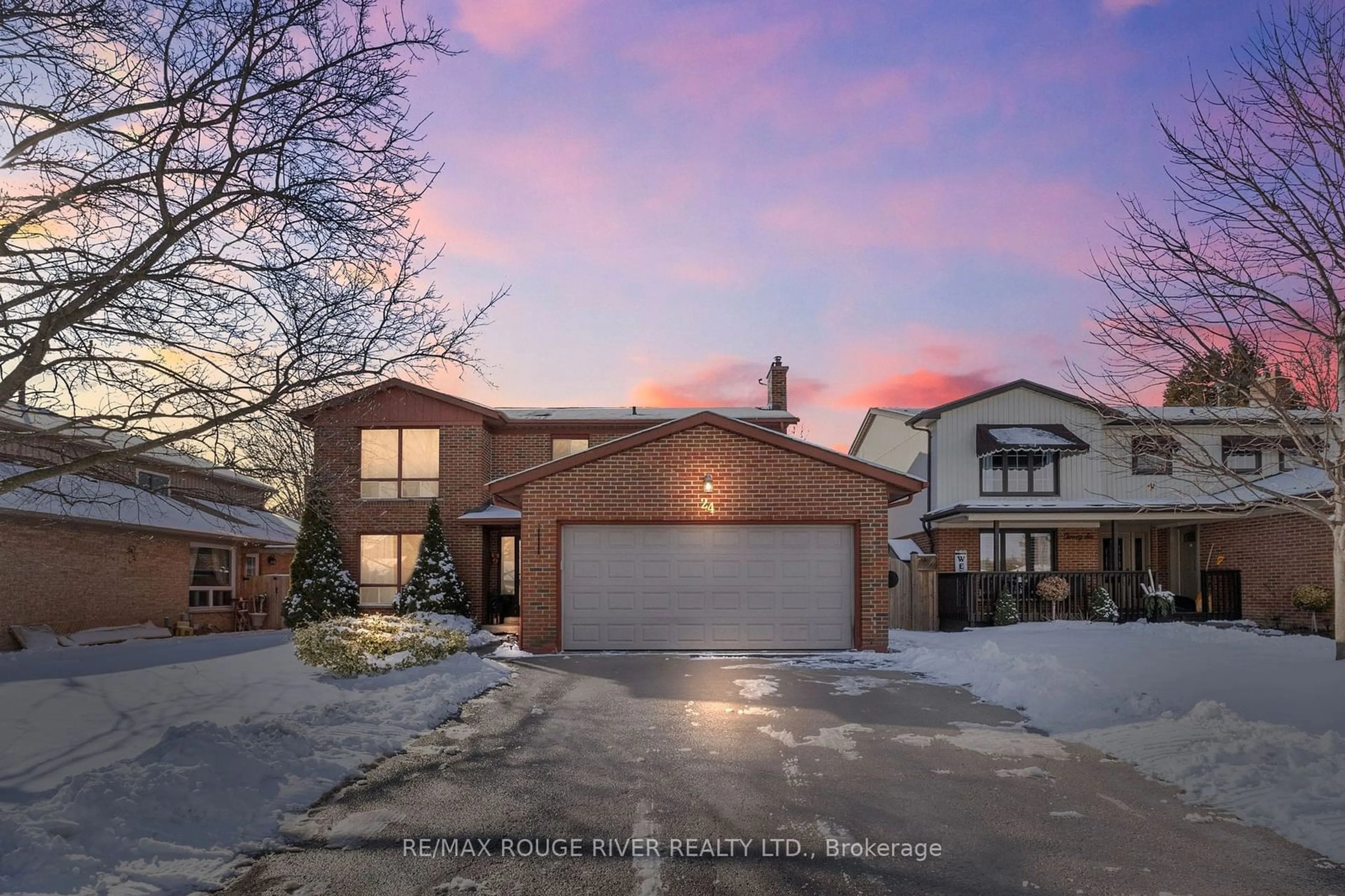 A pic from outside/outdoor area/front of a property/back of a property/a pic from drone, street for 24 Carter Cres, Whitby Ontario L1N 6C4