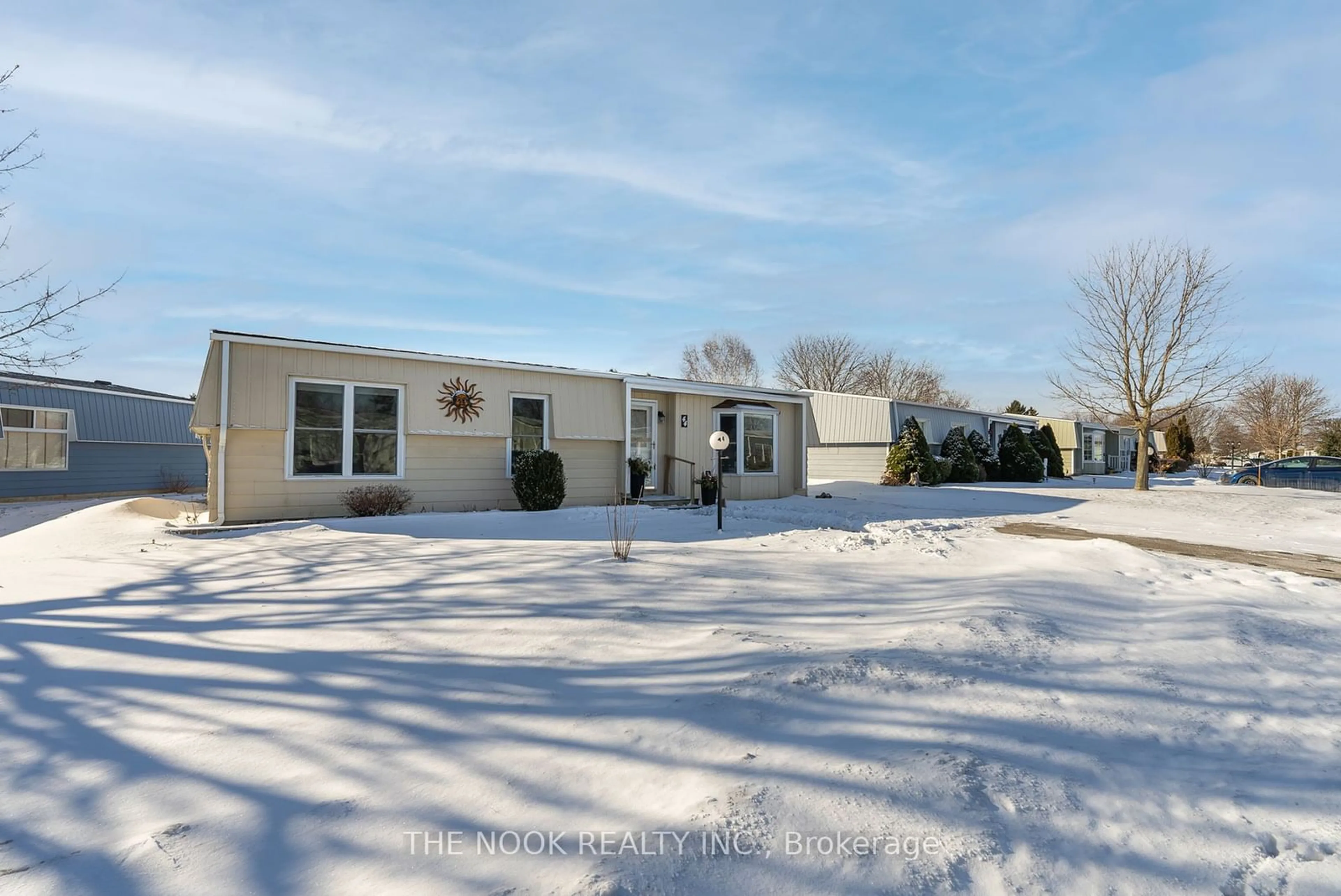 A pic from outside/outdoor area/front of a property/back of a property/a pic from drone, street for 44 Fairway Dr, Clarington Ontario L1B 1B9