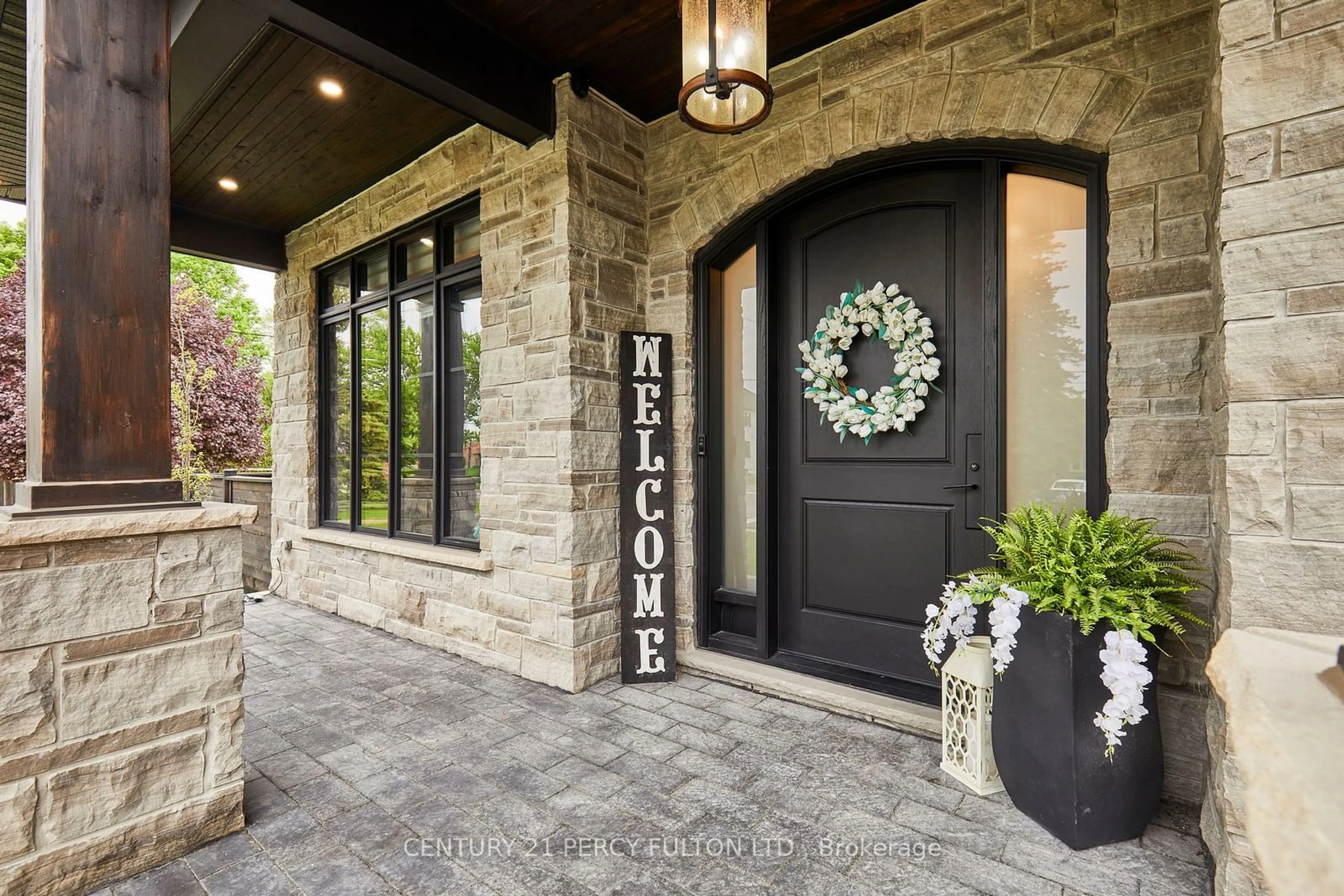 Indoor entryway for 35 Heber Down Cres, Whitby Ontario L1M 1A8