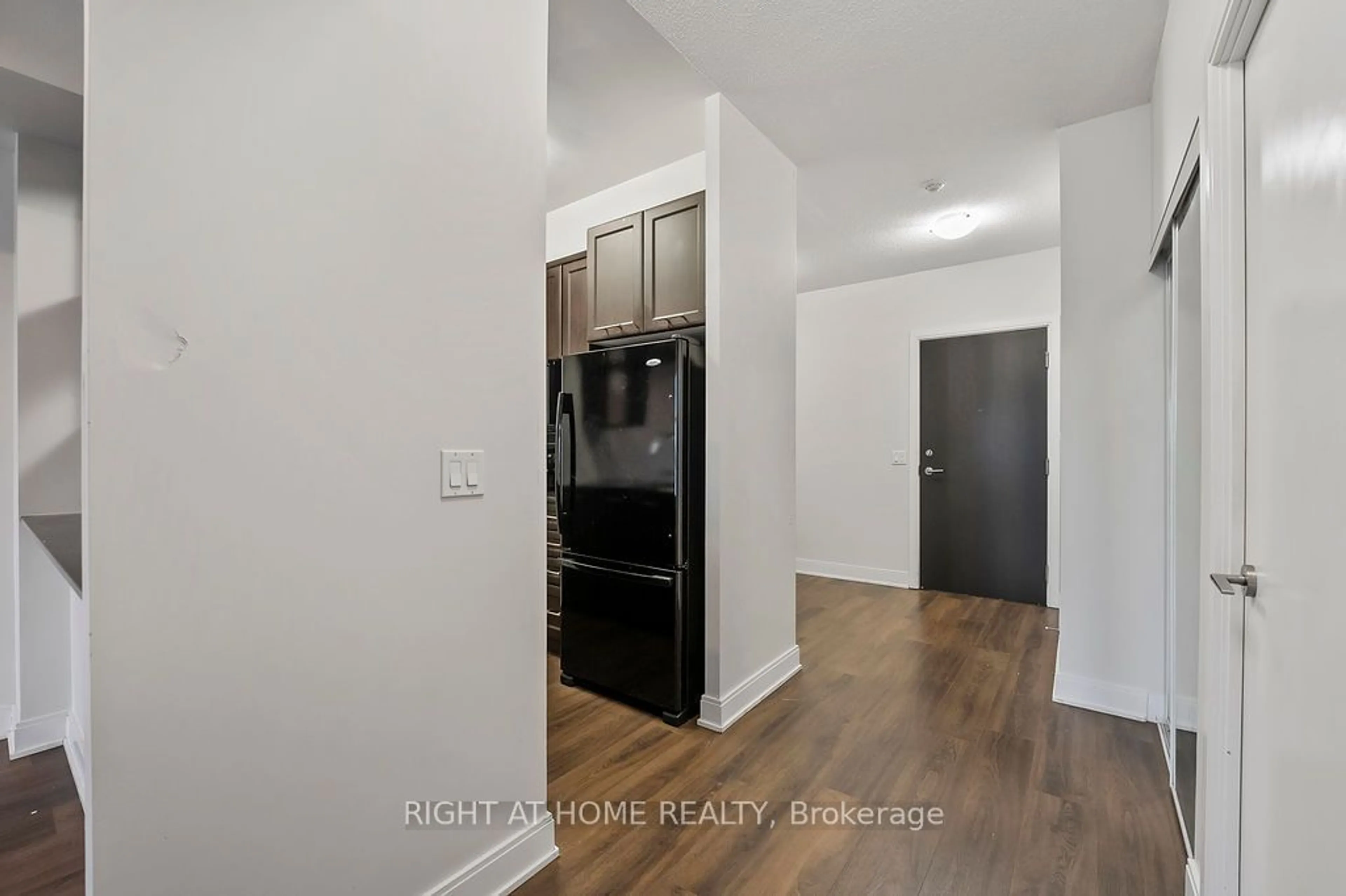 A pic of a room for 135 Village Green Sq #621, Toronto Ontario M1S 0G4