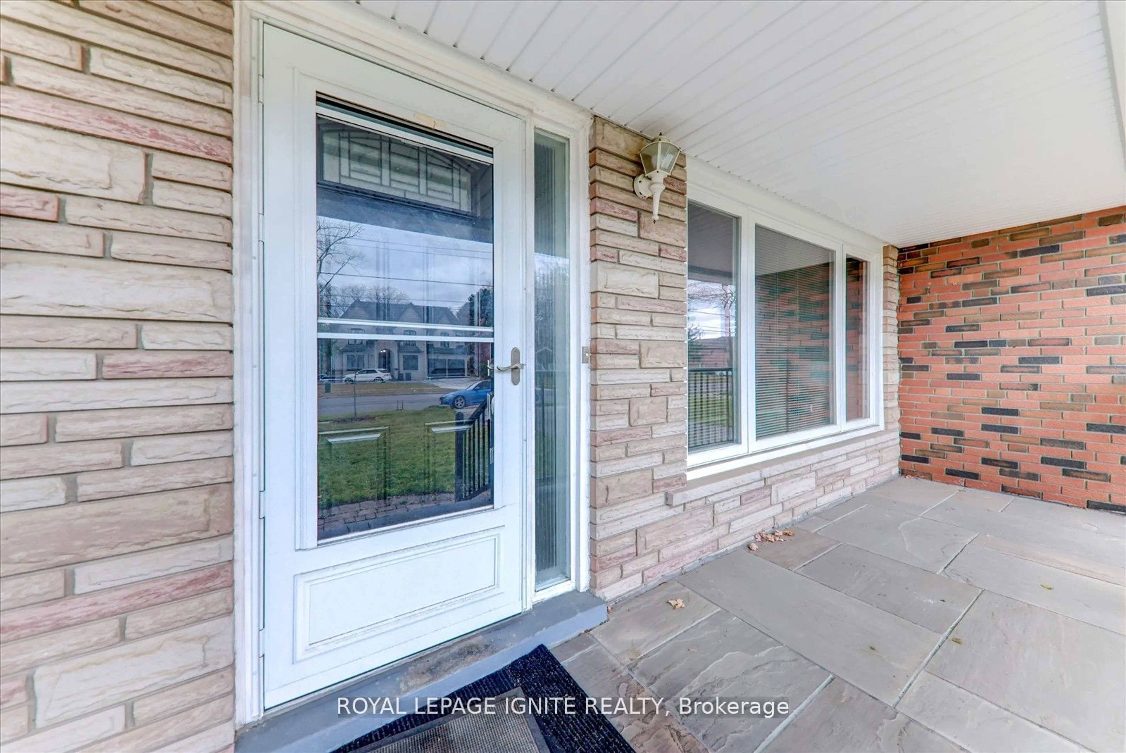 Indoor entryway for 4010 Ellesmere Rd, Toronto Ontario M1C 1J2